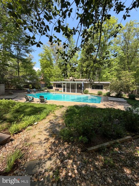 Photo of 9203 Saint Marks Place, FAIRFAX, VA 22031 (MLS # VAFX2306438)