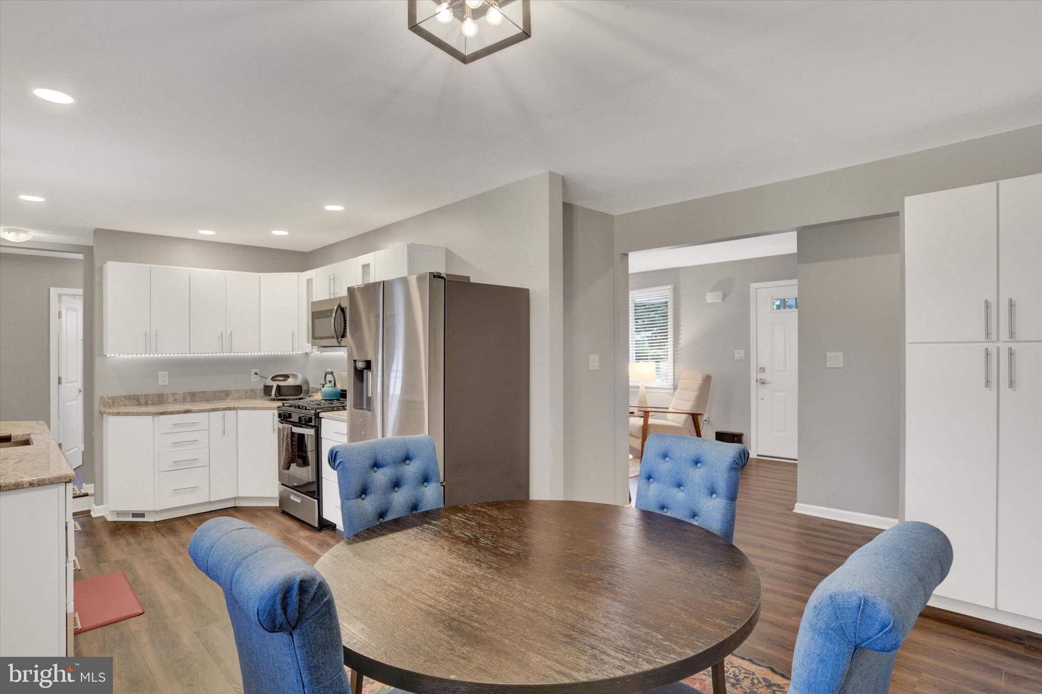 225 E GLENN ROAD