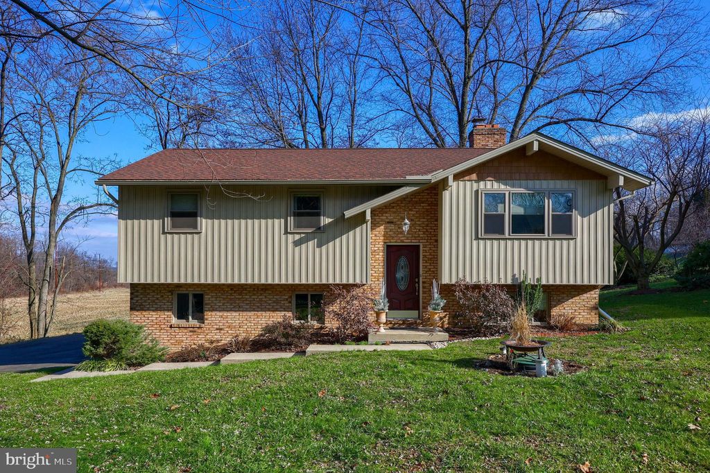 Photo of 512 Hempfield Hill Road, Columbia, PA 17512 (MLS # PALA2045400)