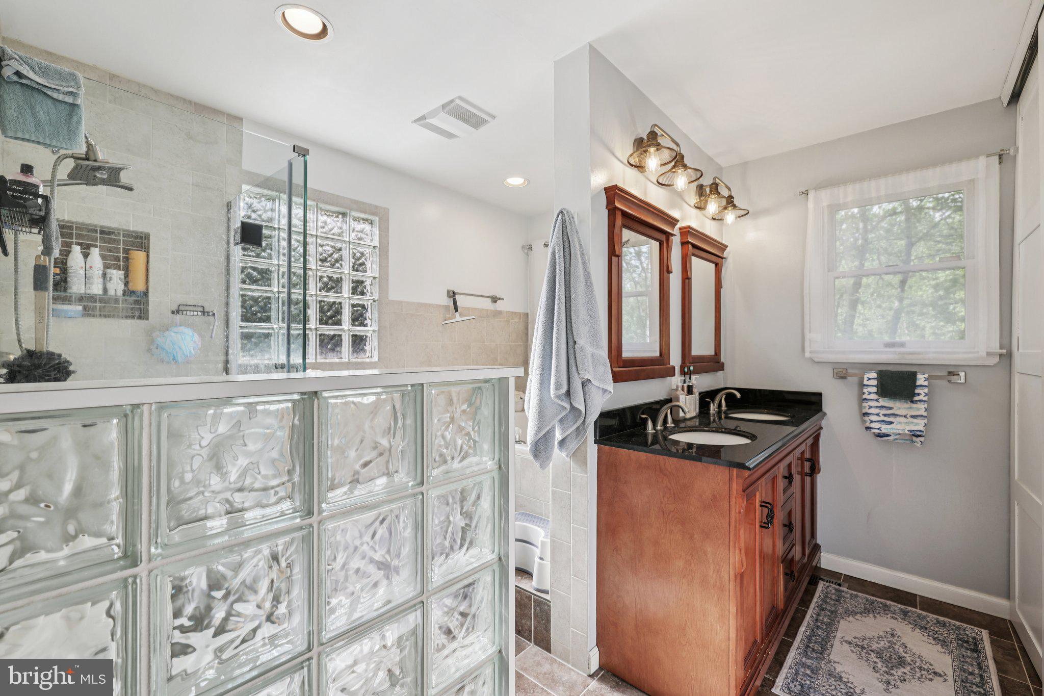 GLENMONT - Residential