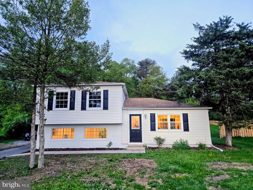 Charming Renovated 3-Bedroom Home on Over ½ Acre
Spacious Yard, Modern Updates, and Private Oasis
This beautifully renovated 3-bedroom, 2-bathroom home is situated on just over half an acre, offering plenty of room for your family to enjoy. Step inside to discover a refreshed and updated interior that’s move-in ready. The fully fenced yard provides safety and privacy, while additional space beyond the fence is ideal for a garden plot or outdoor activities. Mature trees line the property, creating a peaceful and secluded atmosphere—perfect for family gatherings or relaxing evenings. Don’t miss the opportunity to make this private oasis your new home!