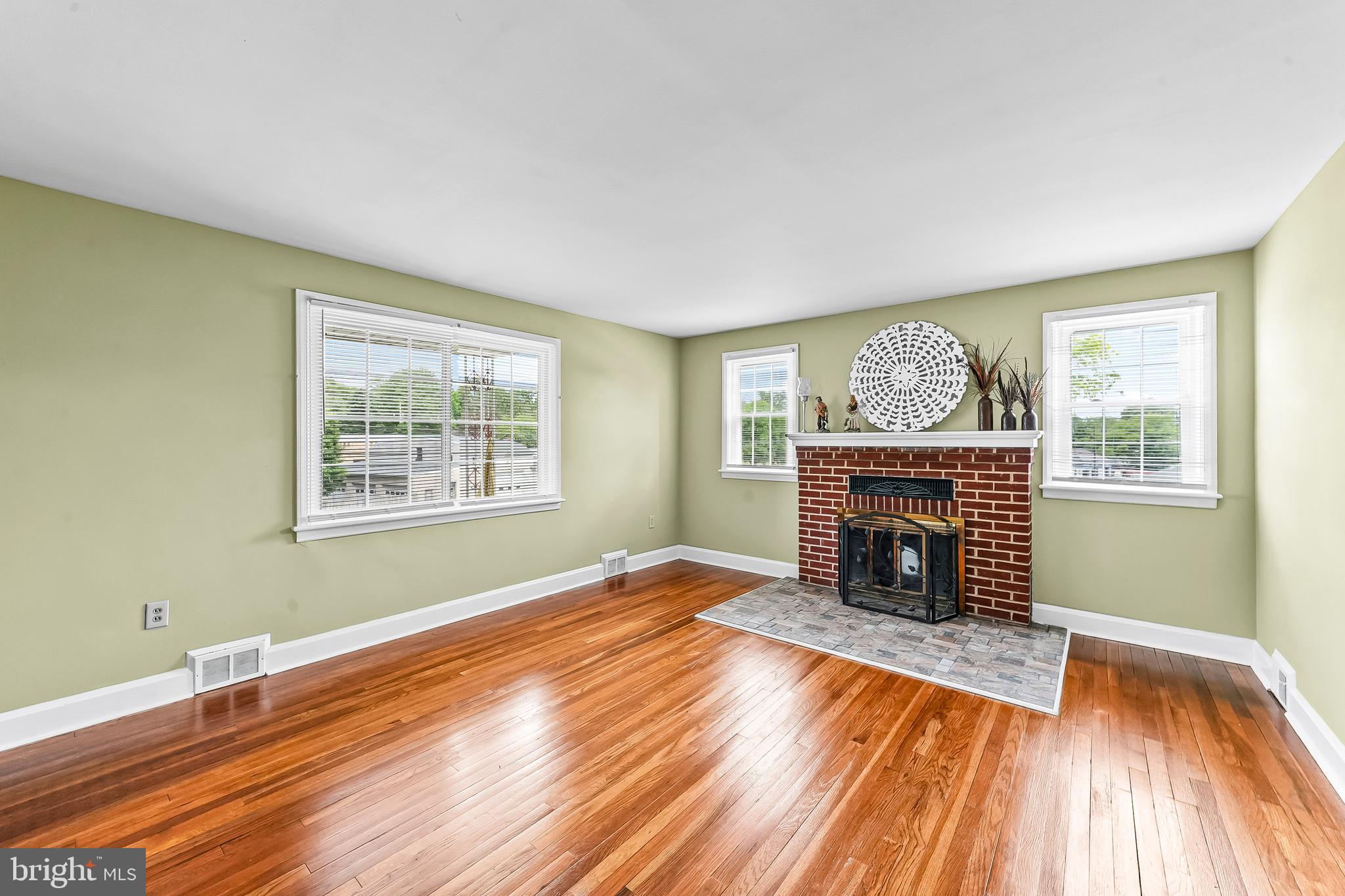 253 N GUERNSEY ROAD