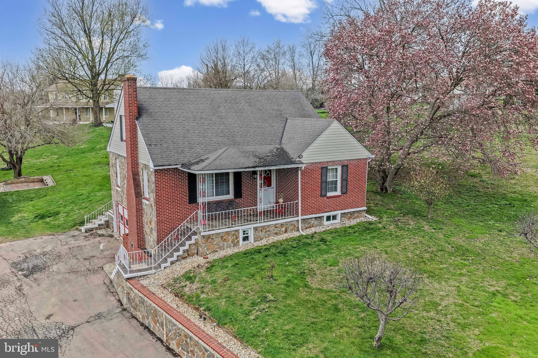 253 N GUERNSEY ROAD