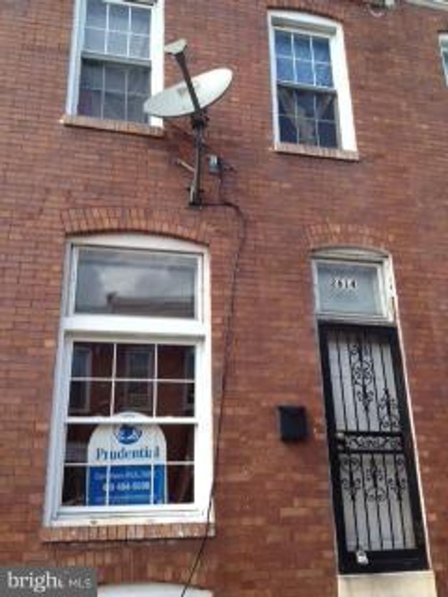 THE SELLER is VERY, VERY MOTVIATED TO SELL!! GREAT PROPERTY for BOTH FIRST TIME HOMEBUYER or INVESTOR!! CLOSE to JOHN HOPINKS and DOWNTOWN BALTIMORE!!