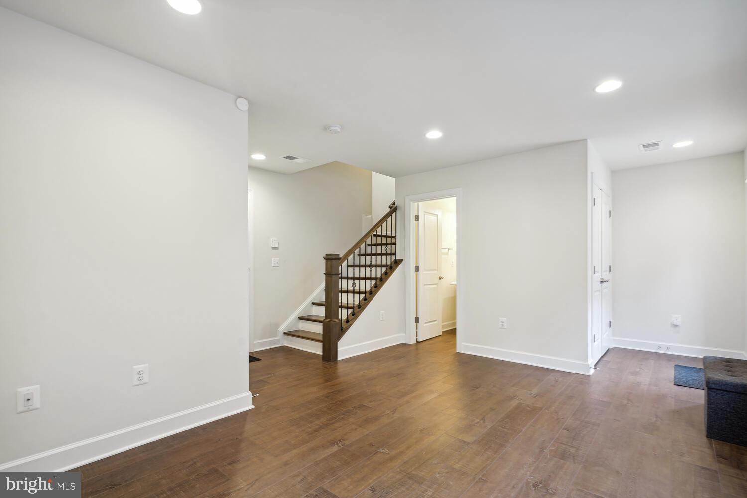 AMBROSE HILLS - Residential