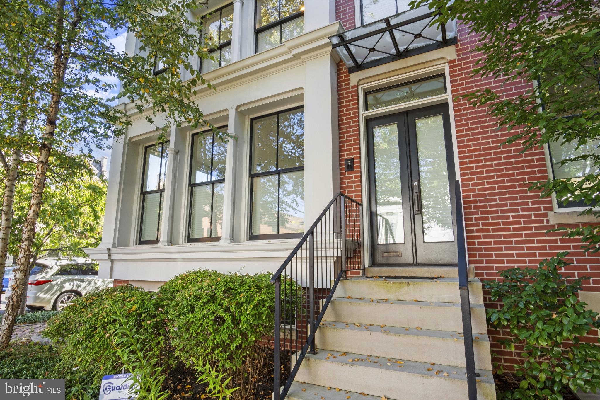 325 N N. COLUMBUS STREET