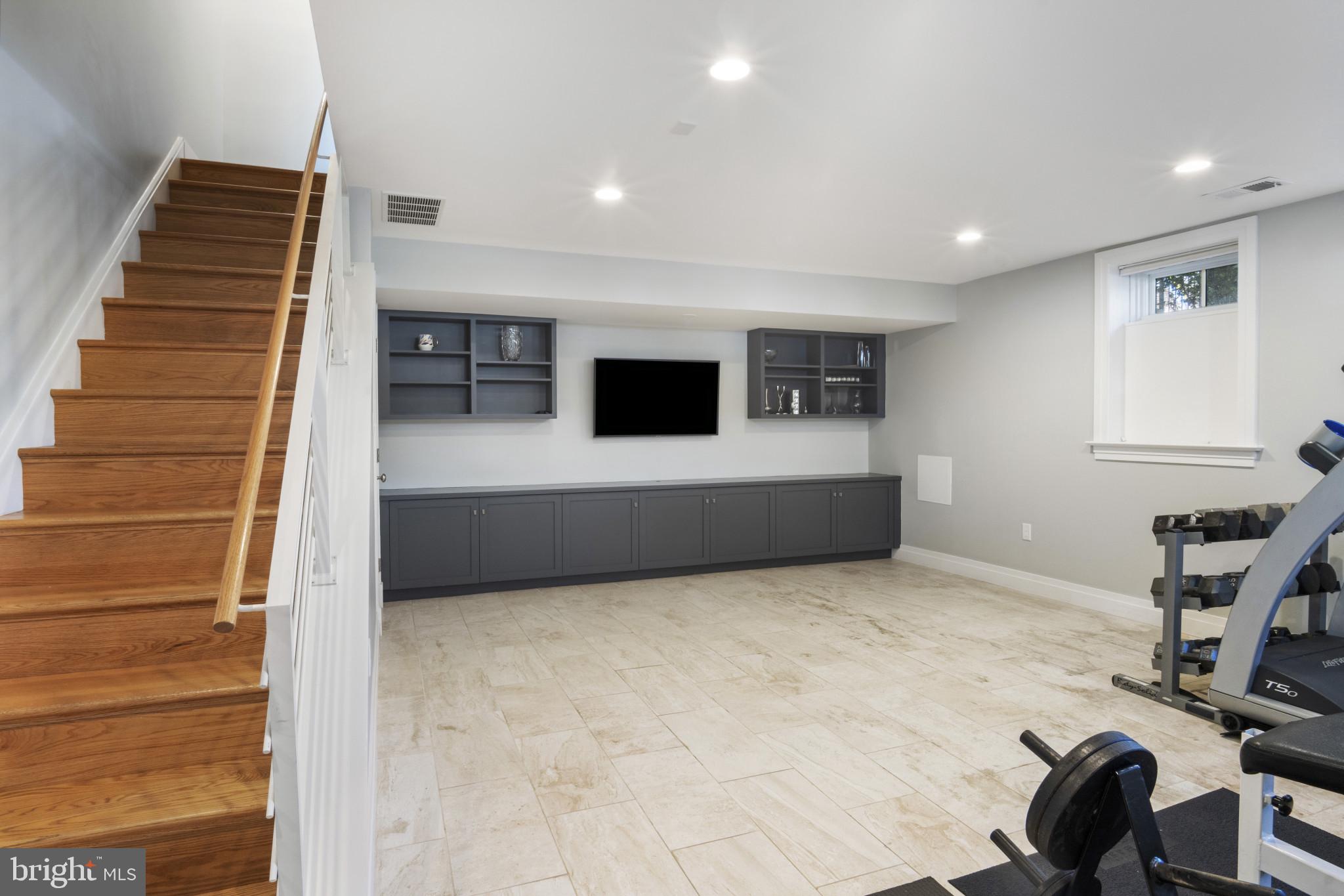 JAMES BLAND HOMES - Residential