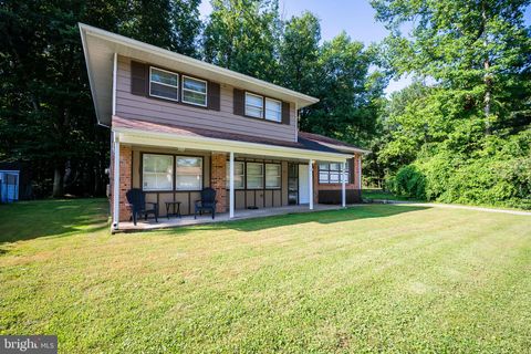 Photo of 44 Cornwall Drive, NEWARK, DE 19711 (MLS # DENC2085636)