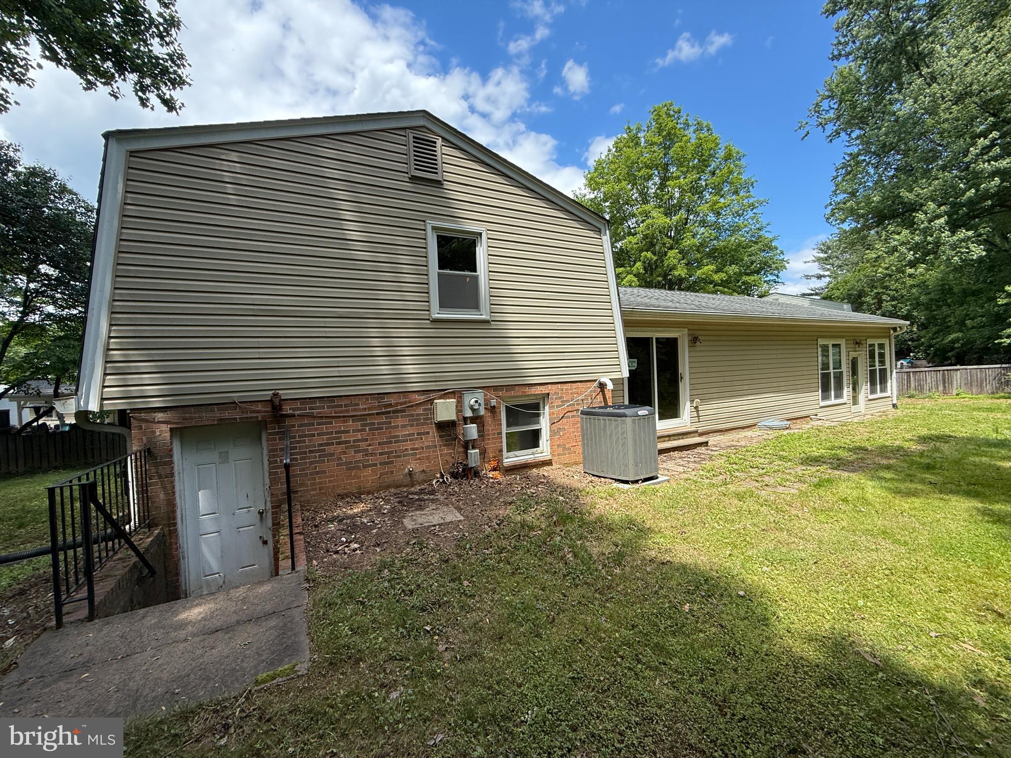 2133 FREDA DRIVE