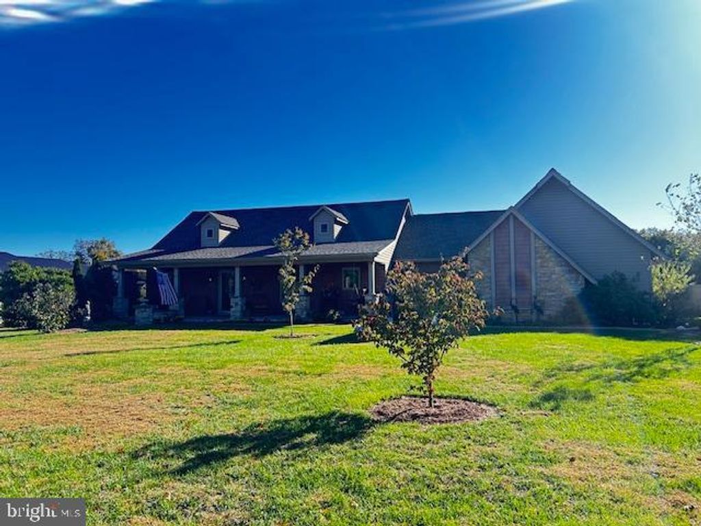 Photo of 46 Pin Oak Lane, GETTYSBURG, PA 17325 (MLS # PAAD2020238)