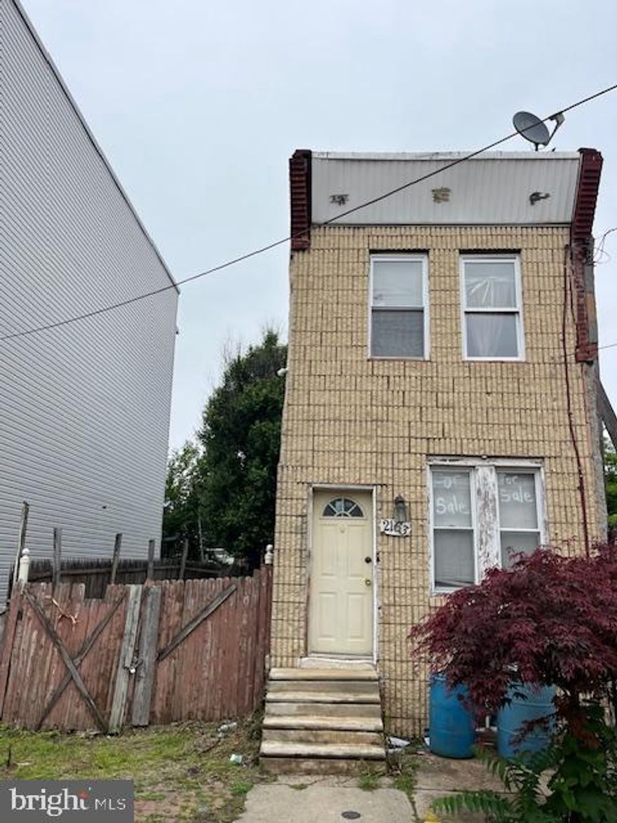 Property in need of renovation with newly constructed homes on either side!  Lot at 2161 E. William St. included in sale!