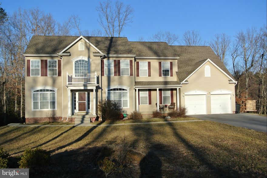 **Owner has found home...Says Bring all offers!** COMMUNITY PIER & ACCESS! 5,258 +/- SQ FT W/OPEN FLOOR PLAN; FORMAL DIN RM, LIV RM, OFFICE, GRT RM & LAUNDRY RM W/CABINETS & FOLDING AREA ON MAIN LEVEL. FINISHED 2+ GAR W/INSULATION & CABINETS. FIN BASEMENT W/2 LIVING AREA + 2 OTHER FINISHE RMS & STORAGE! THEATER SCREEN CONVEY. INVISIBLE DOG FENCE. 1 OF A KIND MSTR BA. TREX DECK, CONCRETE PATIO