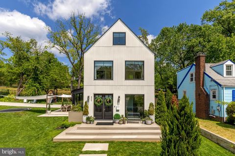 Photo of 3935 6th Street S, ARLINGTON, VA 22204 (MLS # VAAR2072012)