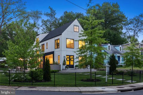 Photo of 3935 6th Street S, ARLINGTON, VA 22204 (MLS # VAAR2072012)