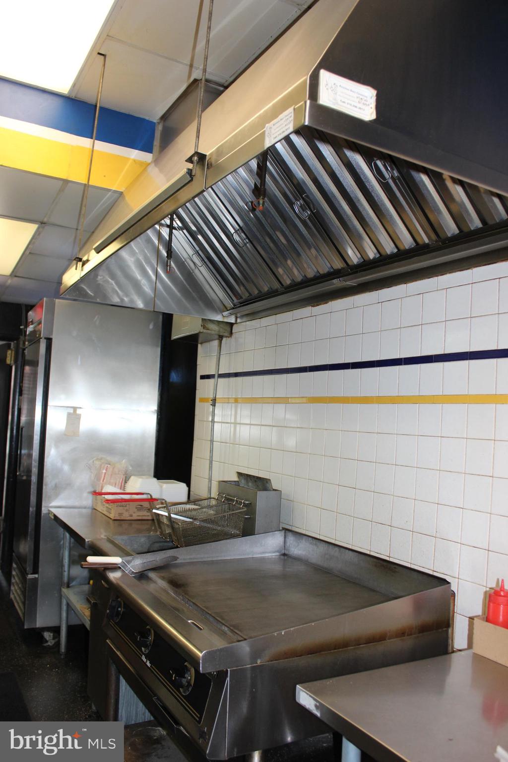 KENSINGTON - Commercial Sale