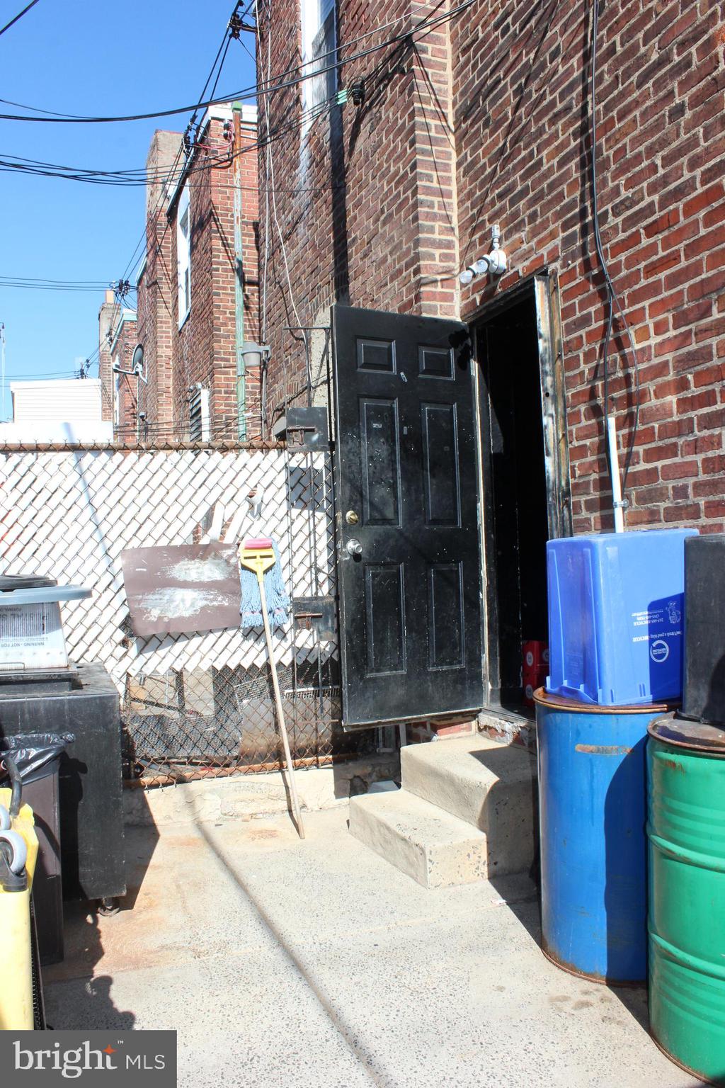 KENSINGTON - Commercial Sale