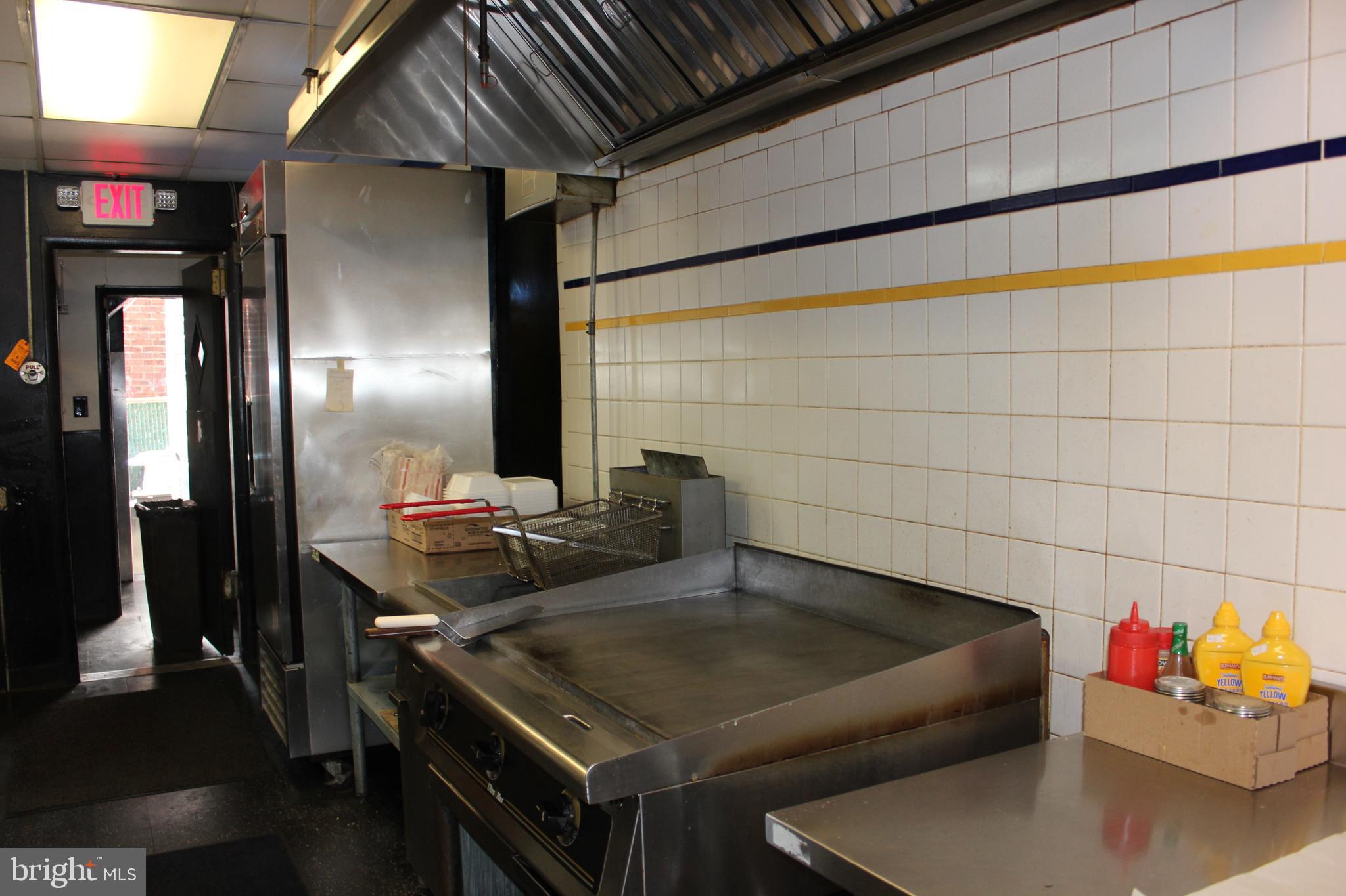 KENSINGTON - Commercial Sale
