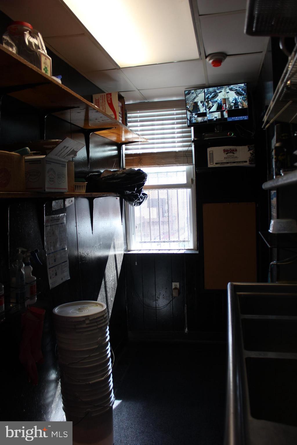 KENSINGTON - Commercial Sale