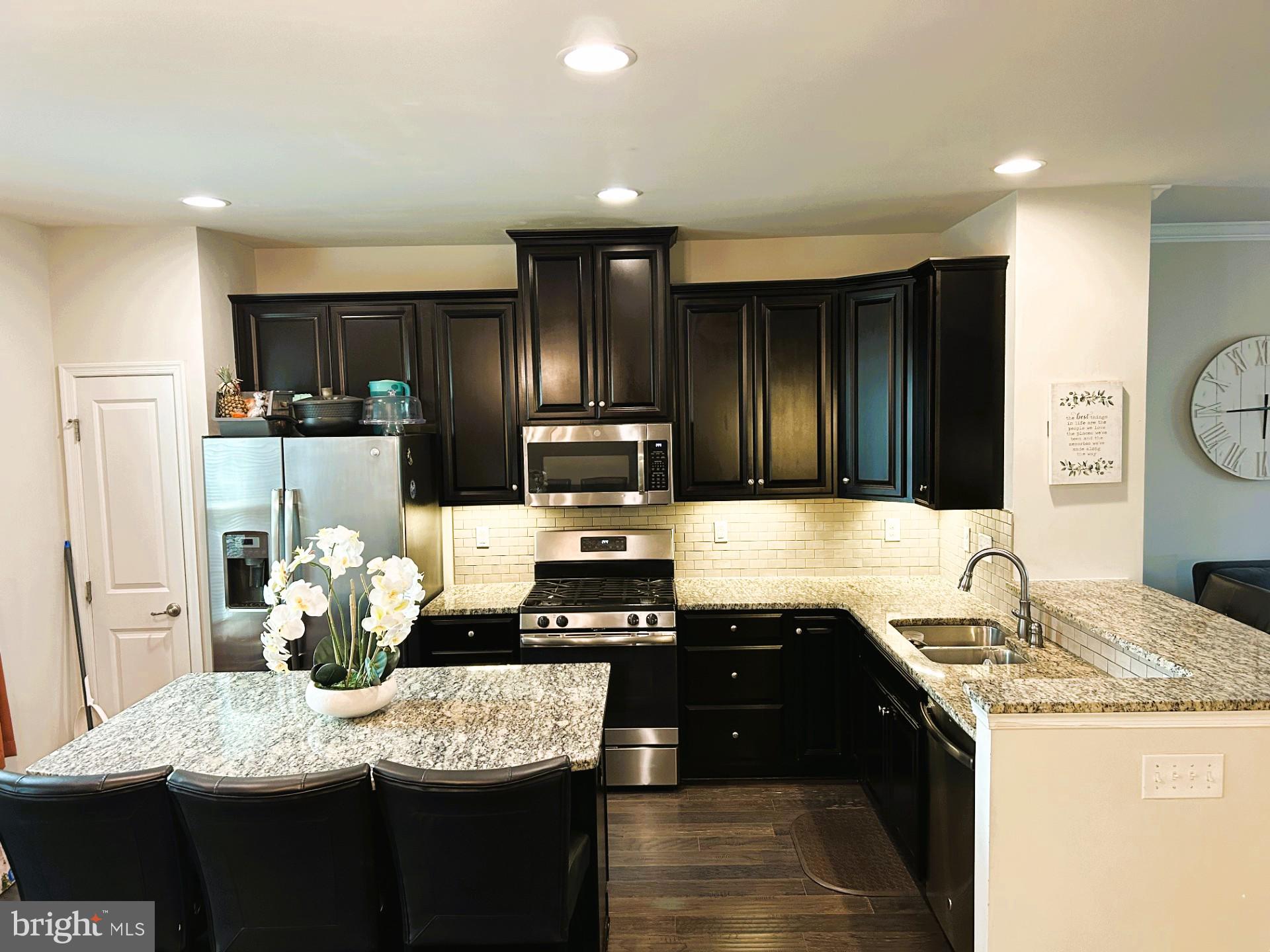 MONTGOMERY VIEW - Residential