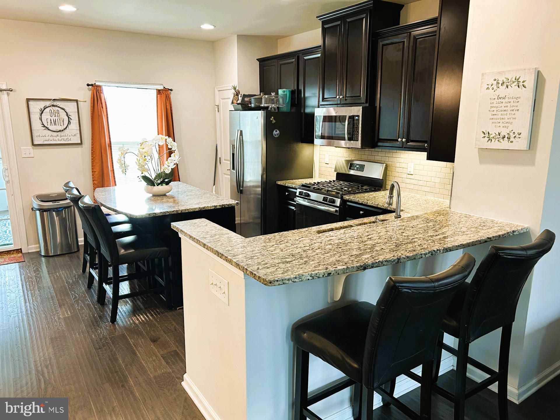 MONTGOMERY VIEW - Residential