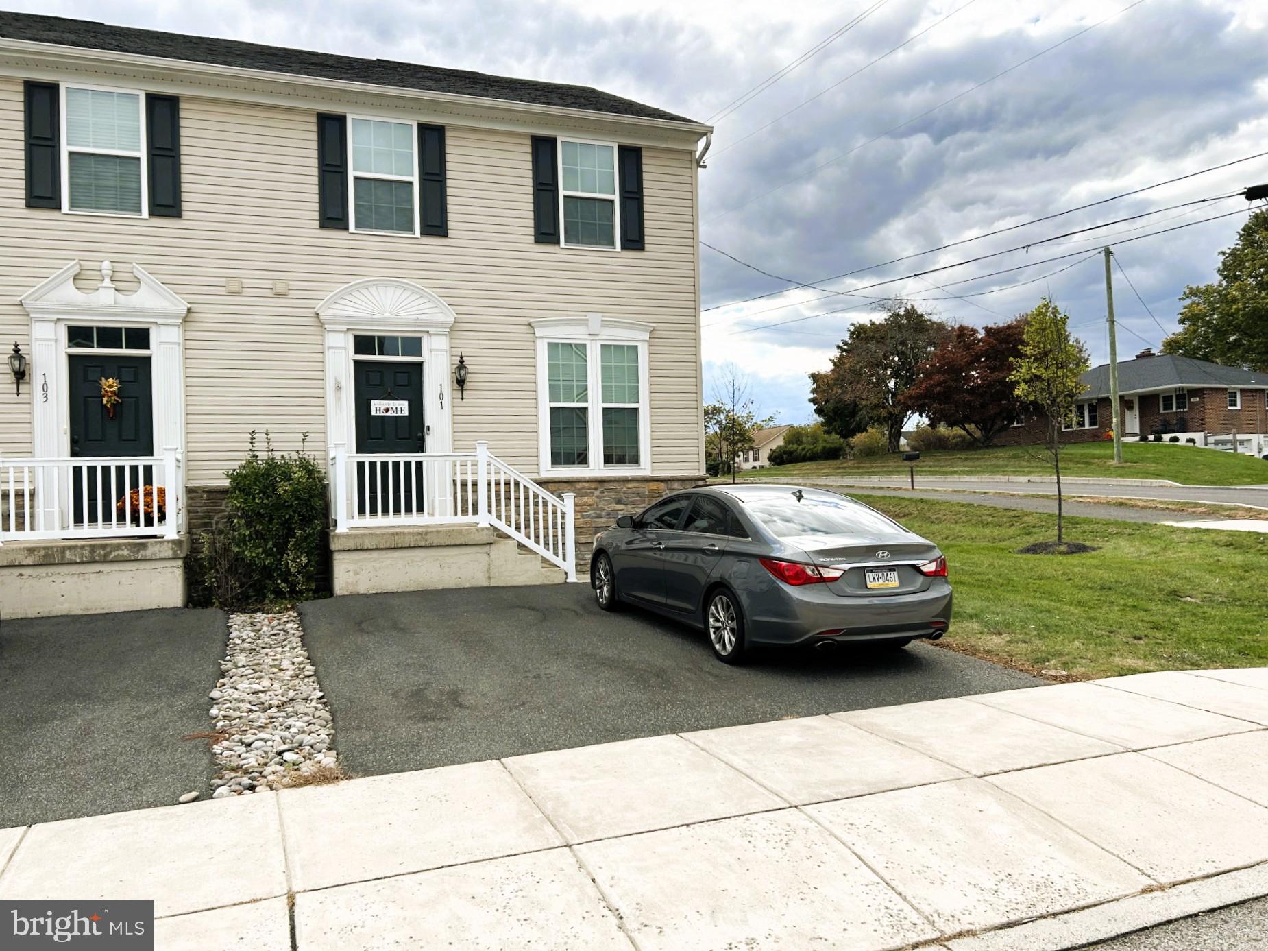 MONTGOMERY VIEW - Residential