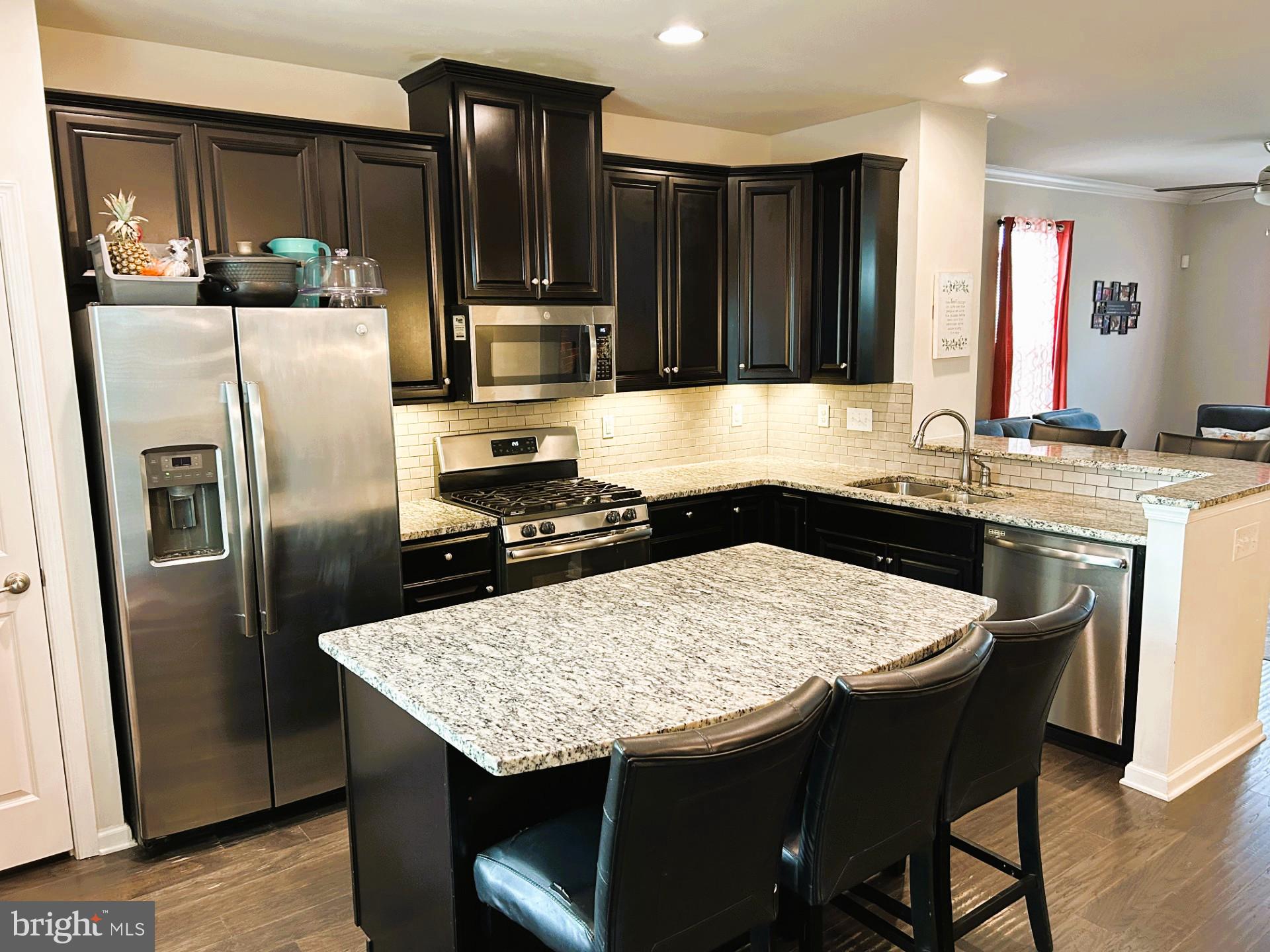 MONTGOMERY VIEW - Residential