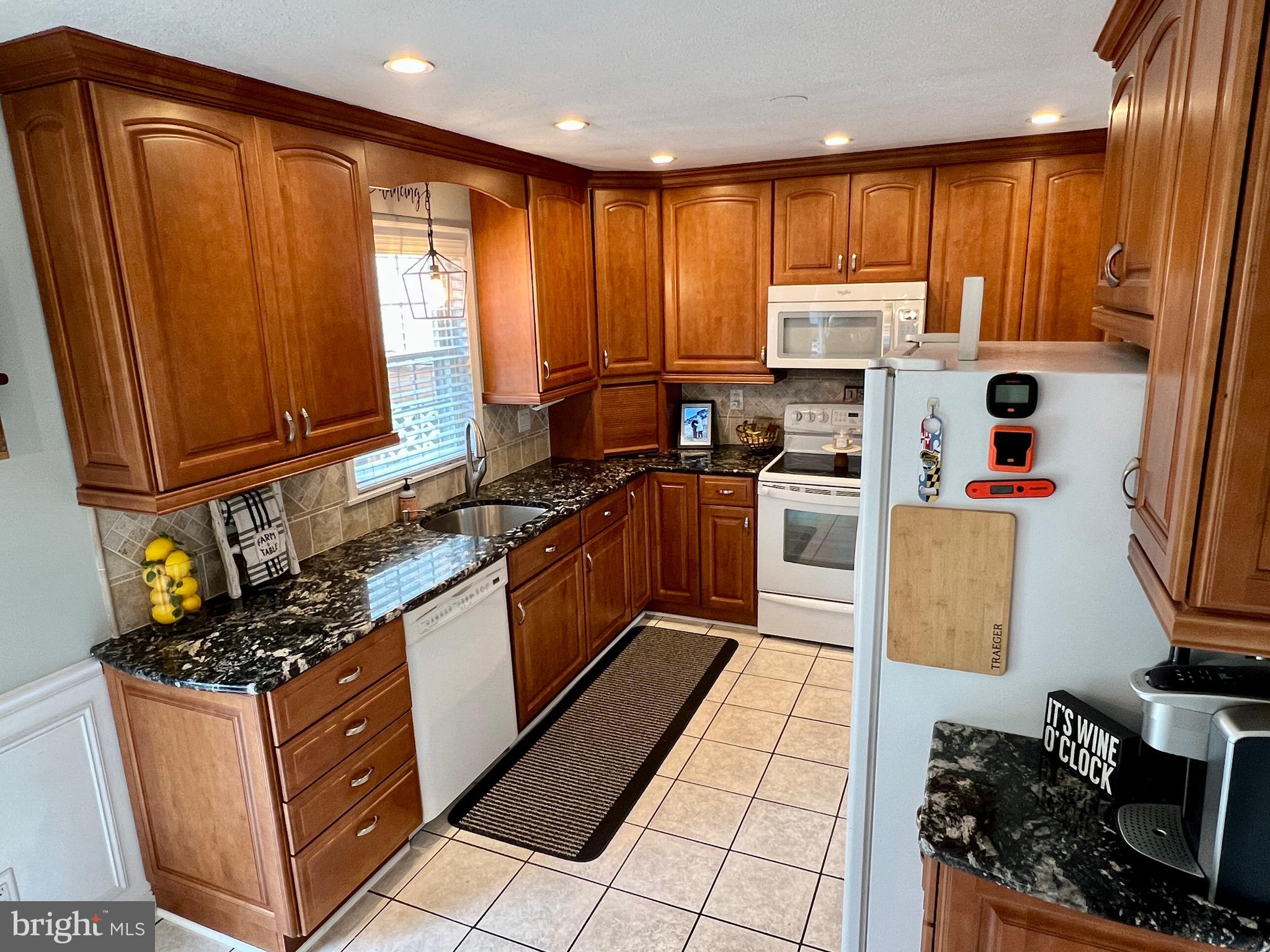 SEVEN COURTS - Residential