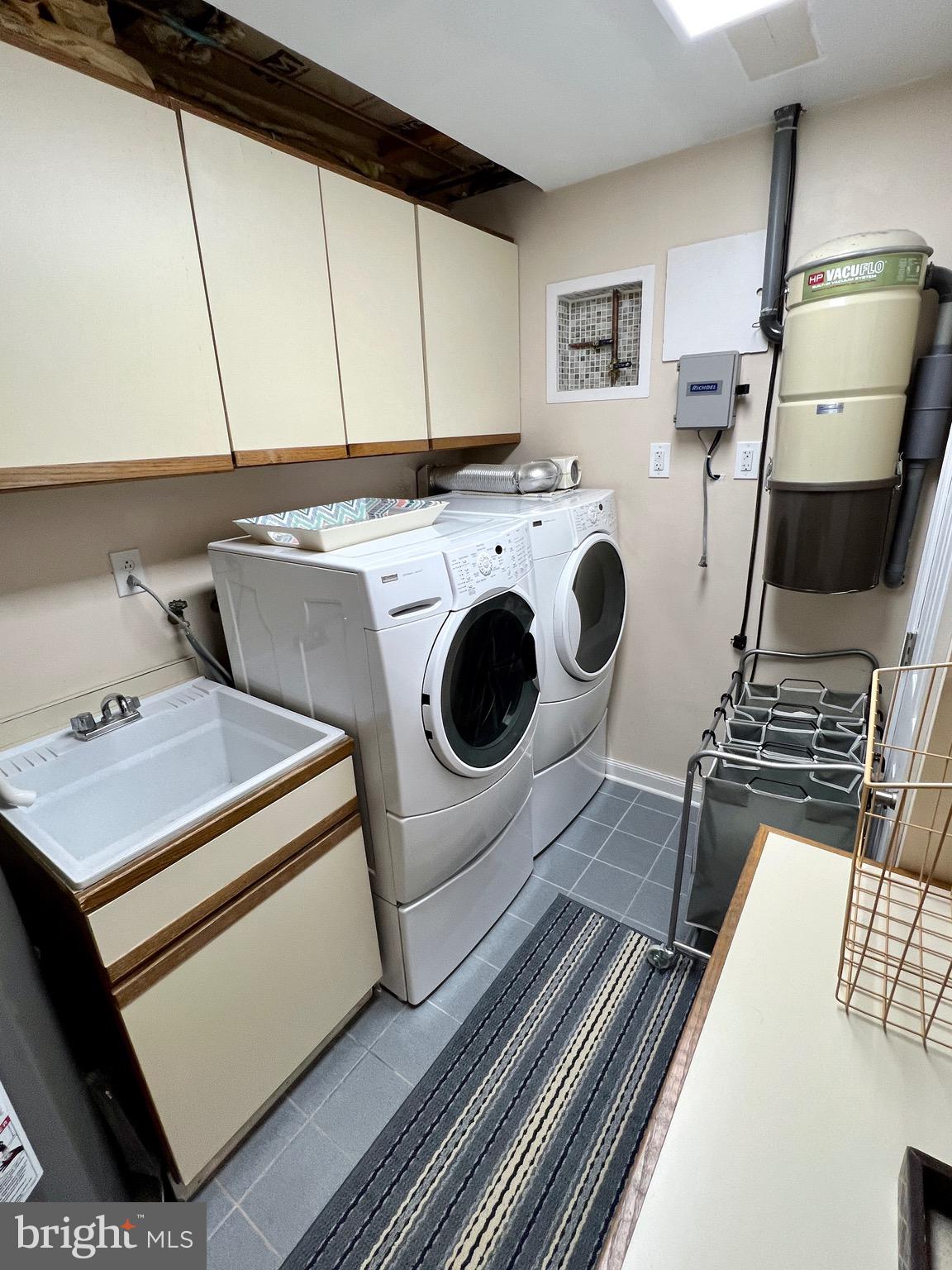 SEVEN COURTS - Residential