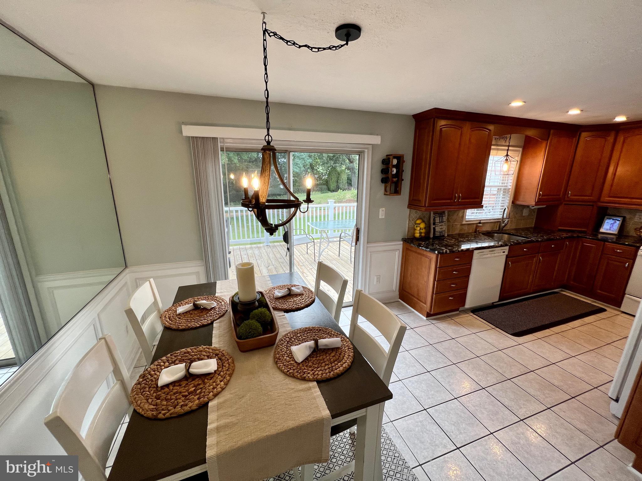 SEVEN COURTS - Residential