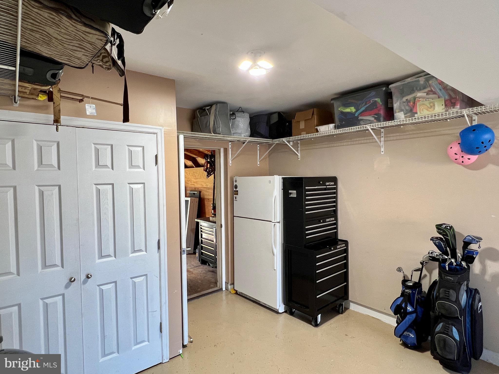 SEVEN COURTS - Residential