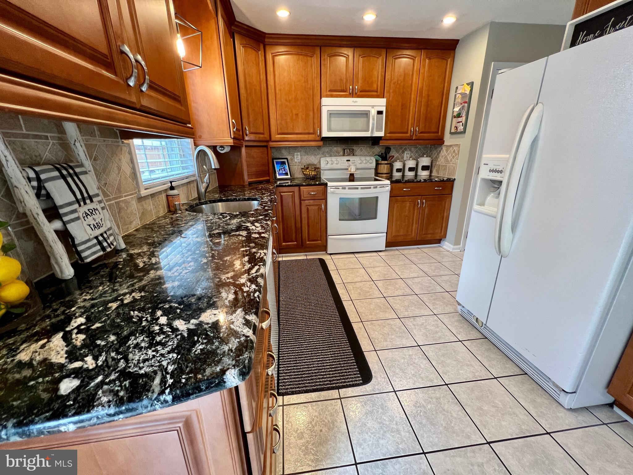 SEVEN COURTS - Residential