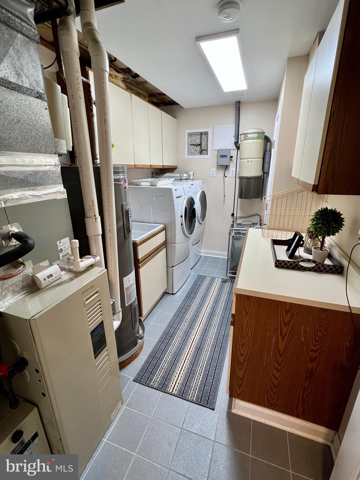 SEVEN COURTS - Residential