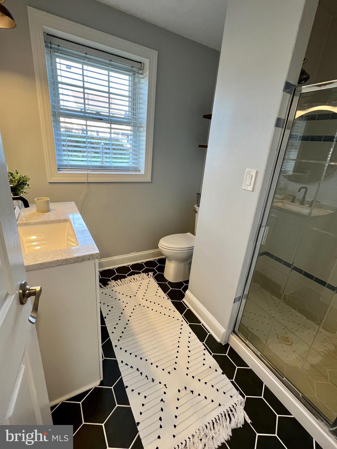 SEVEN COURTS - Residential