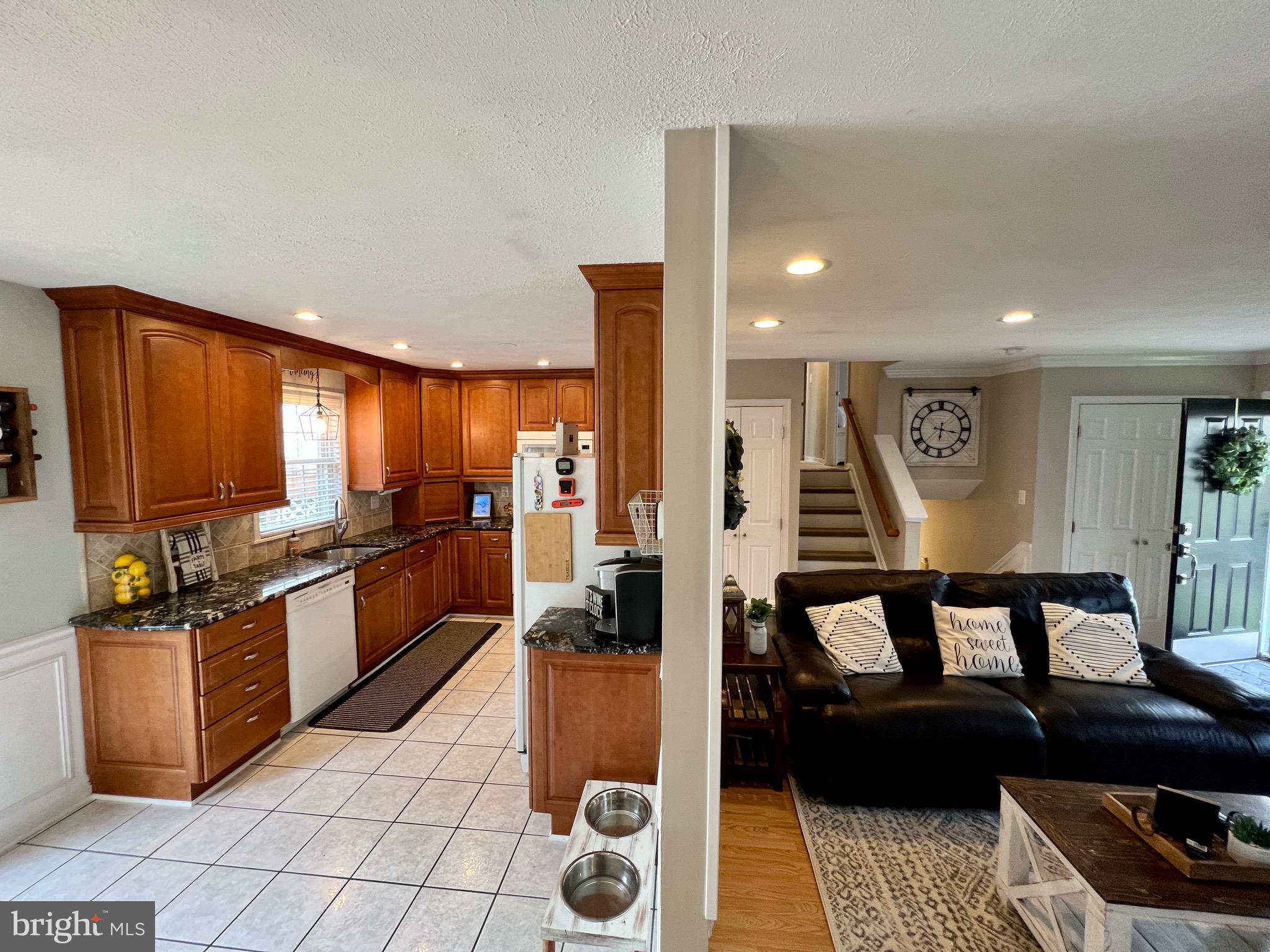 SEVEN COURTS - Residential