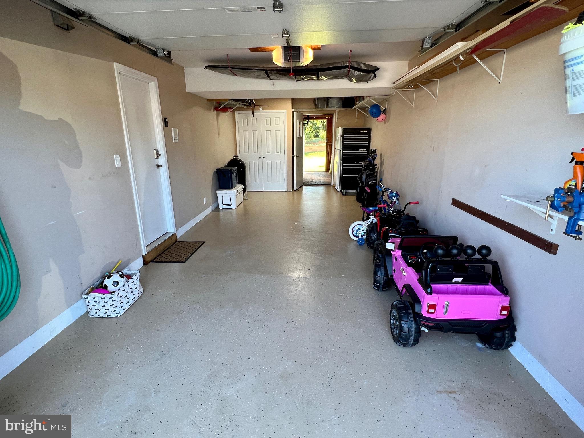 SEVEN COURTS - Residential