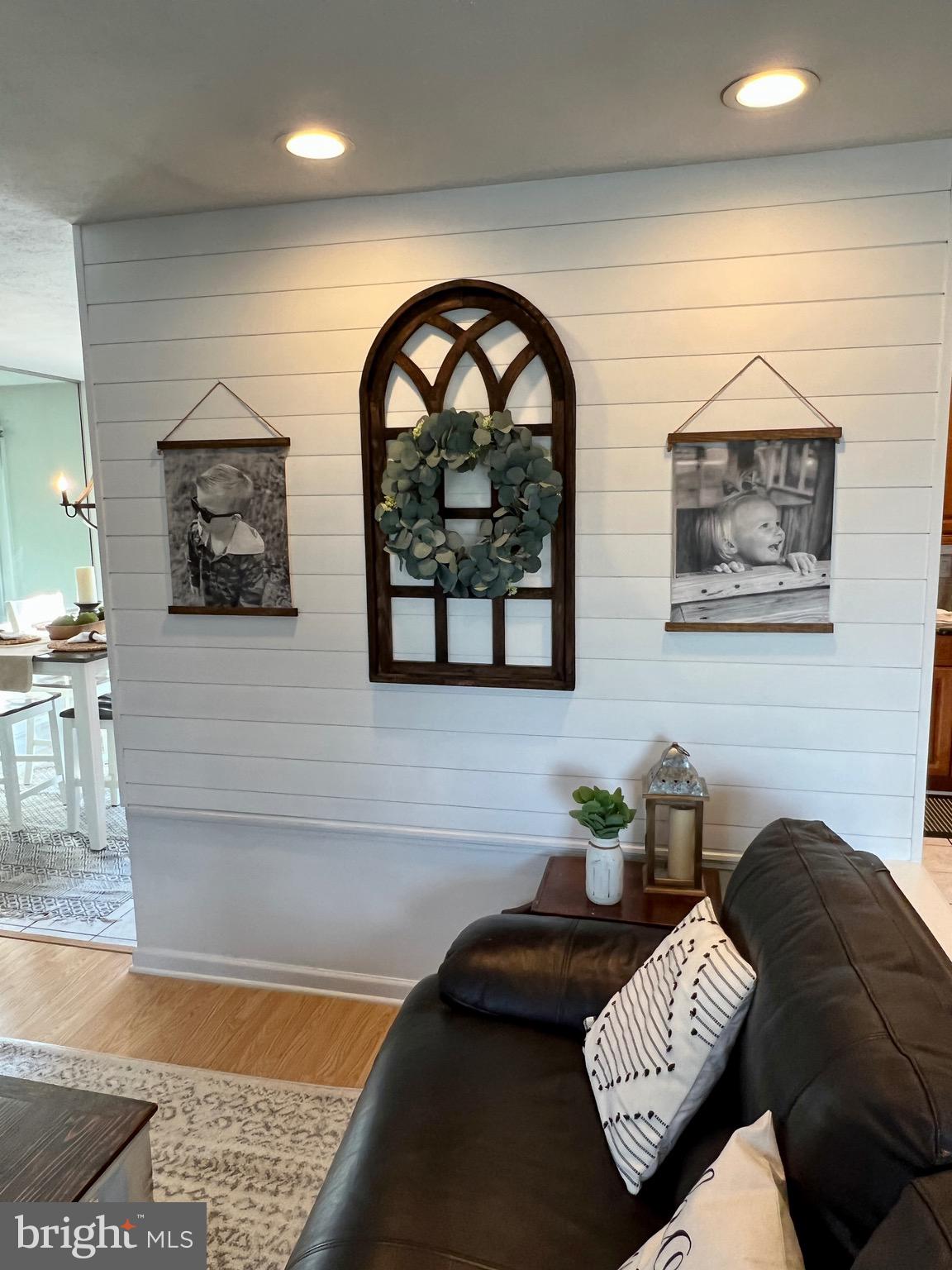 SEVEN COURTS - Residential