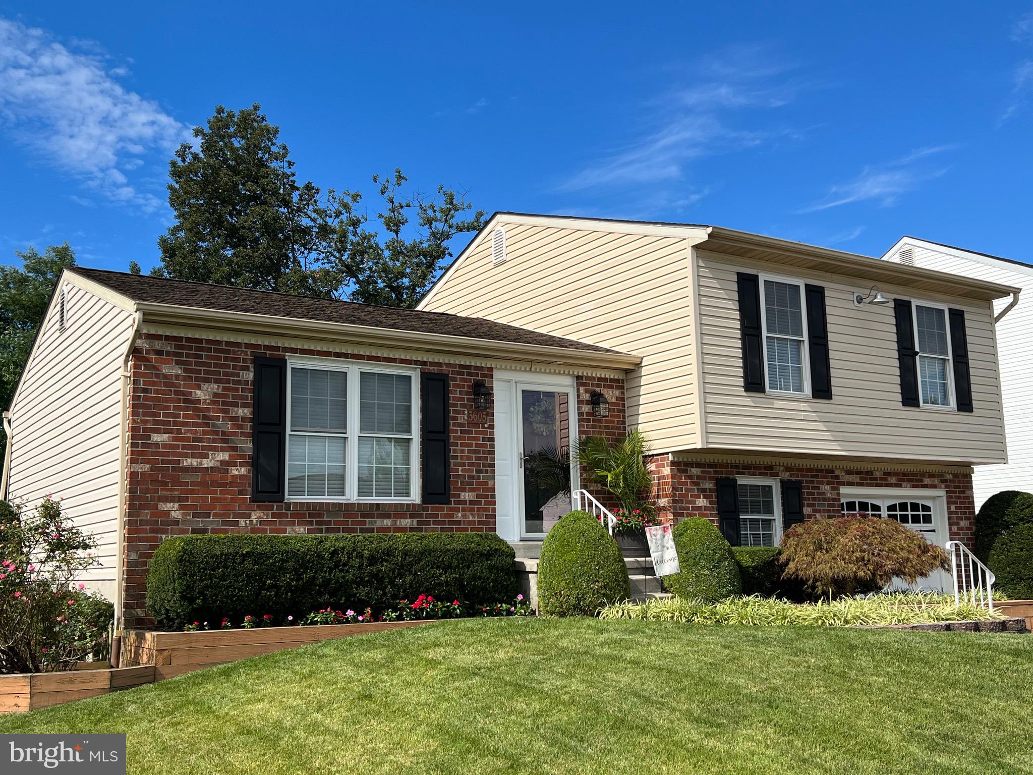 SEVEN COURTS - Residential