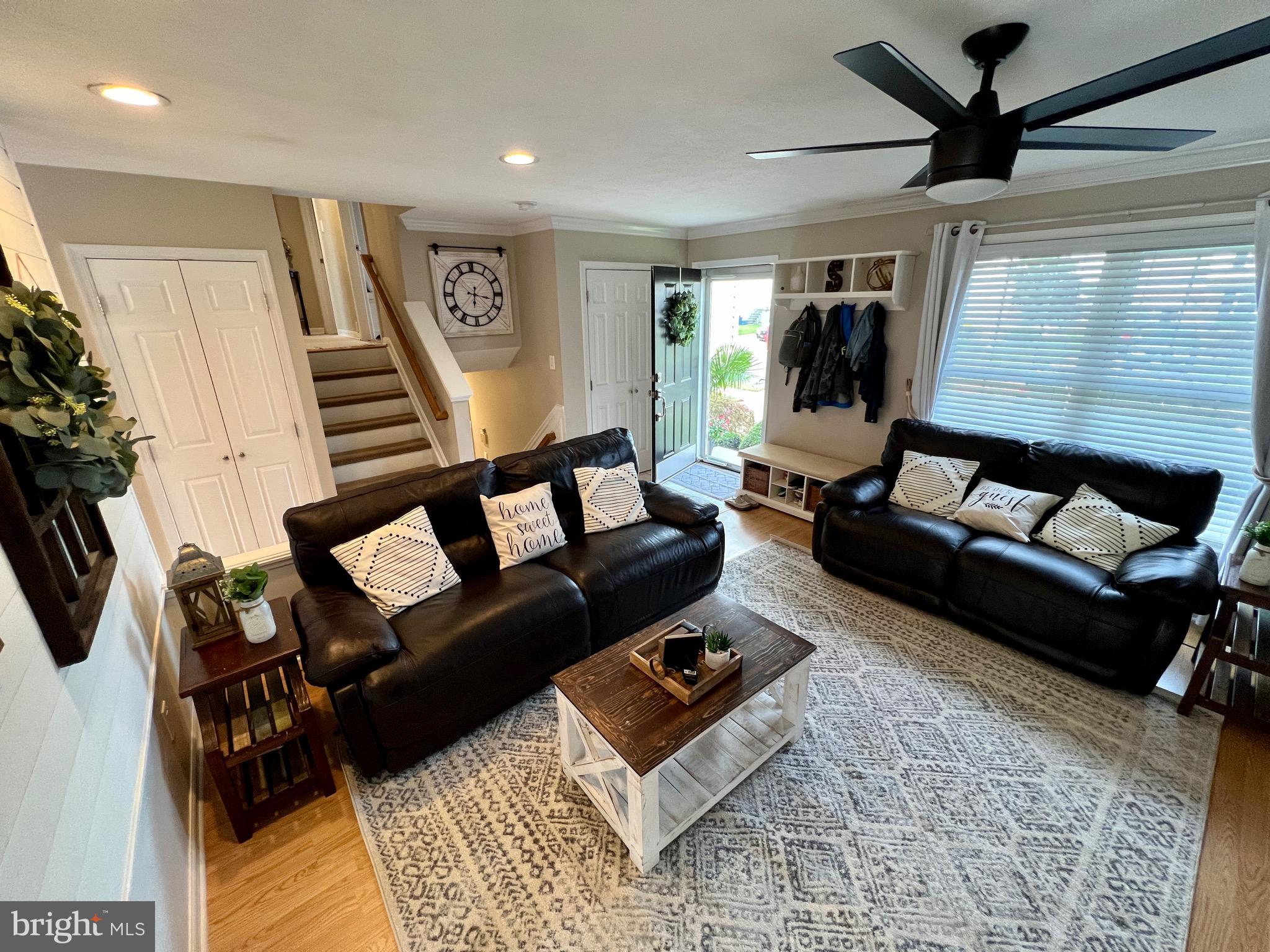 SEVEN COURTS - Residential