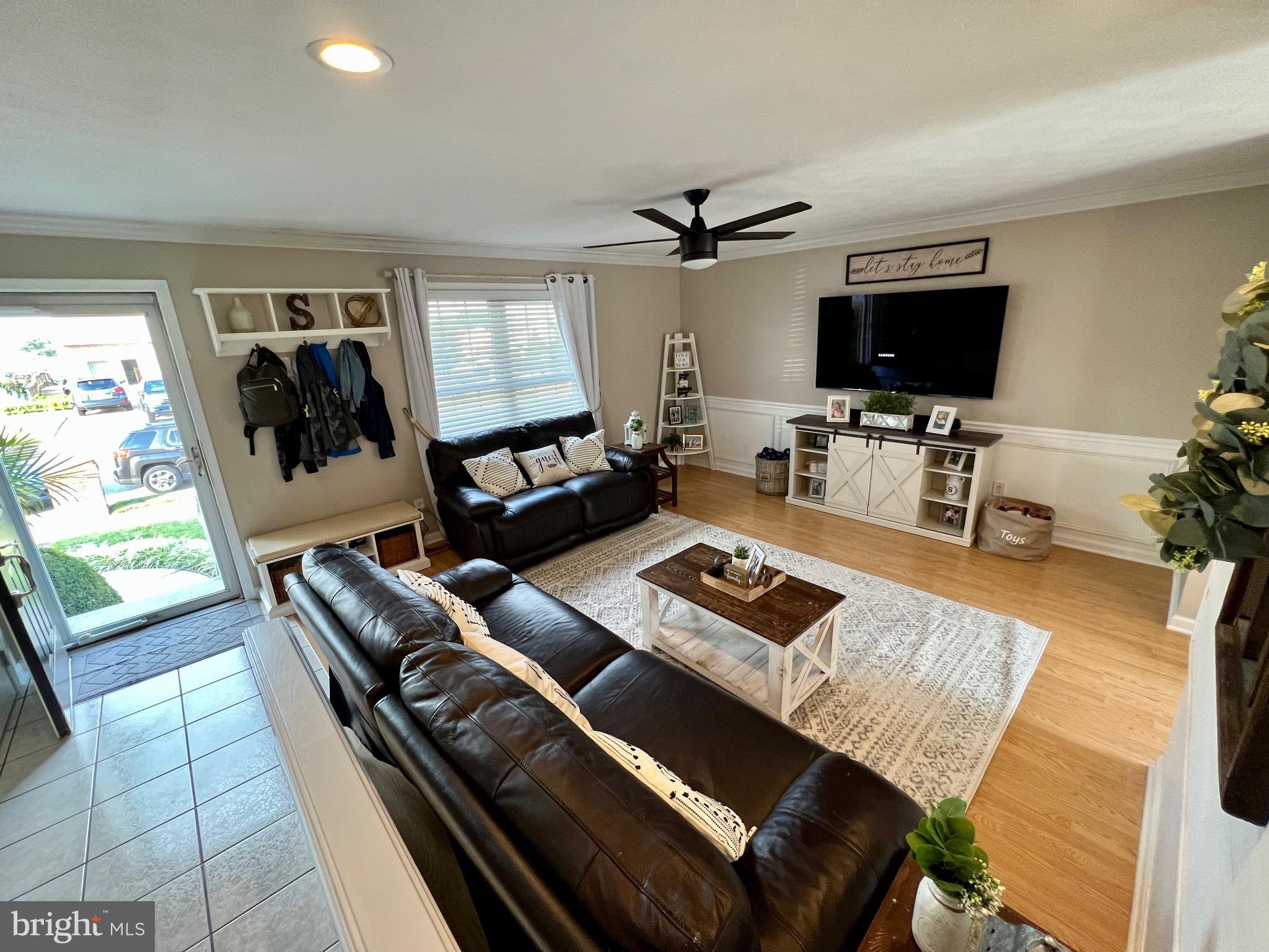 SEVEN COURTS - Residential