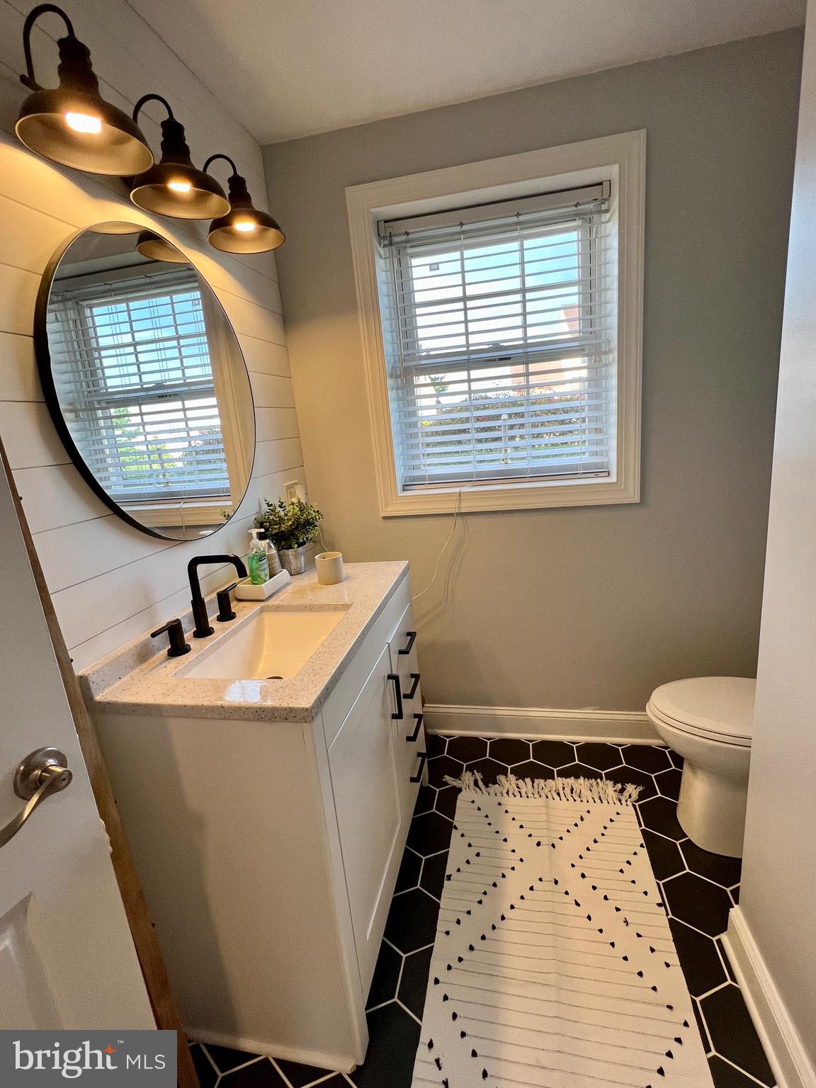 SEVEN COURTS - Residential