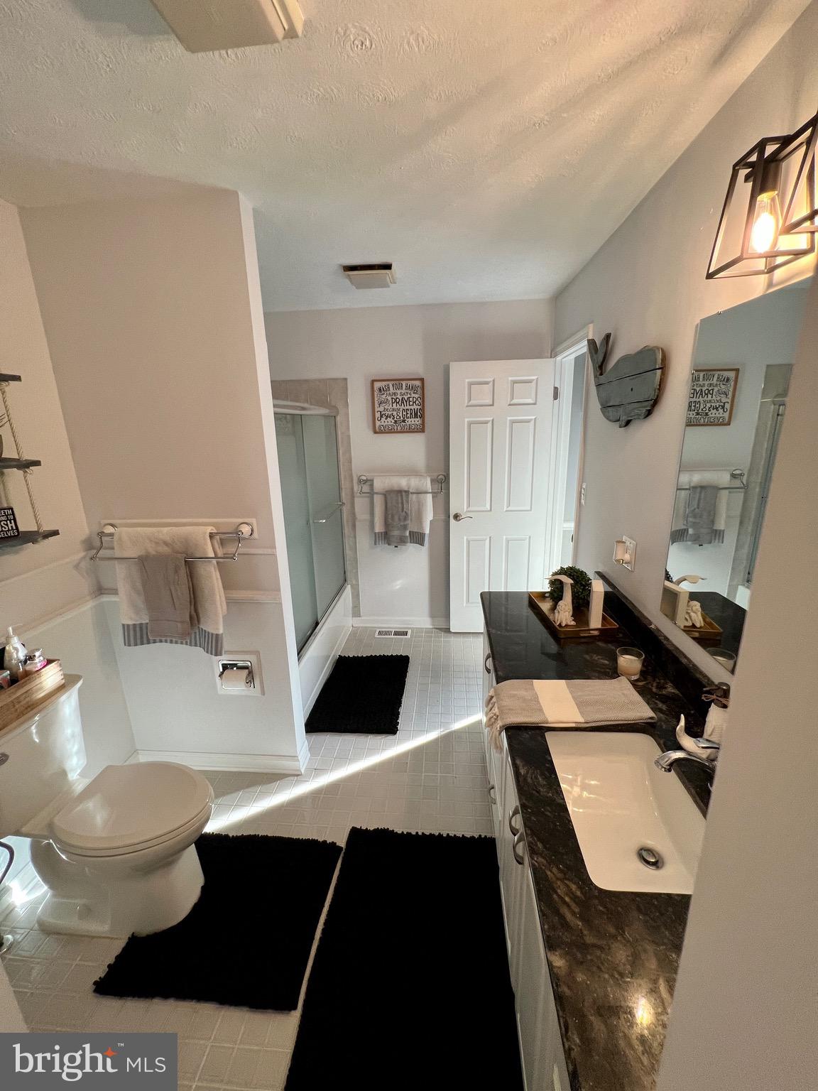 SEVEN COURTS - Residential