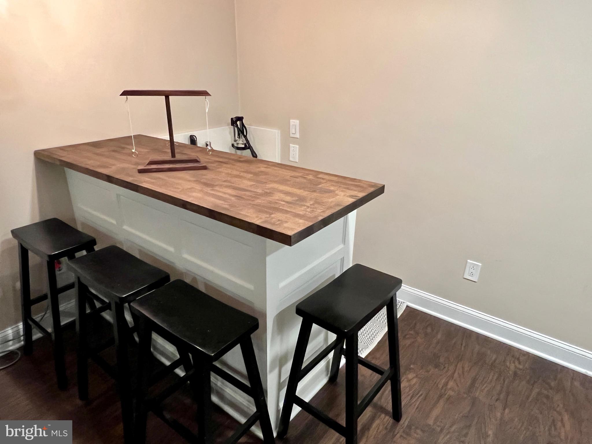 SEVEN COURTS - Residential