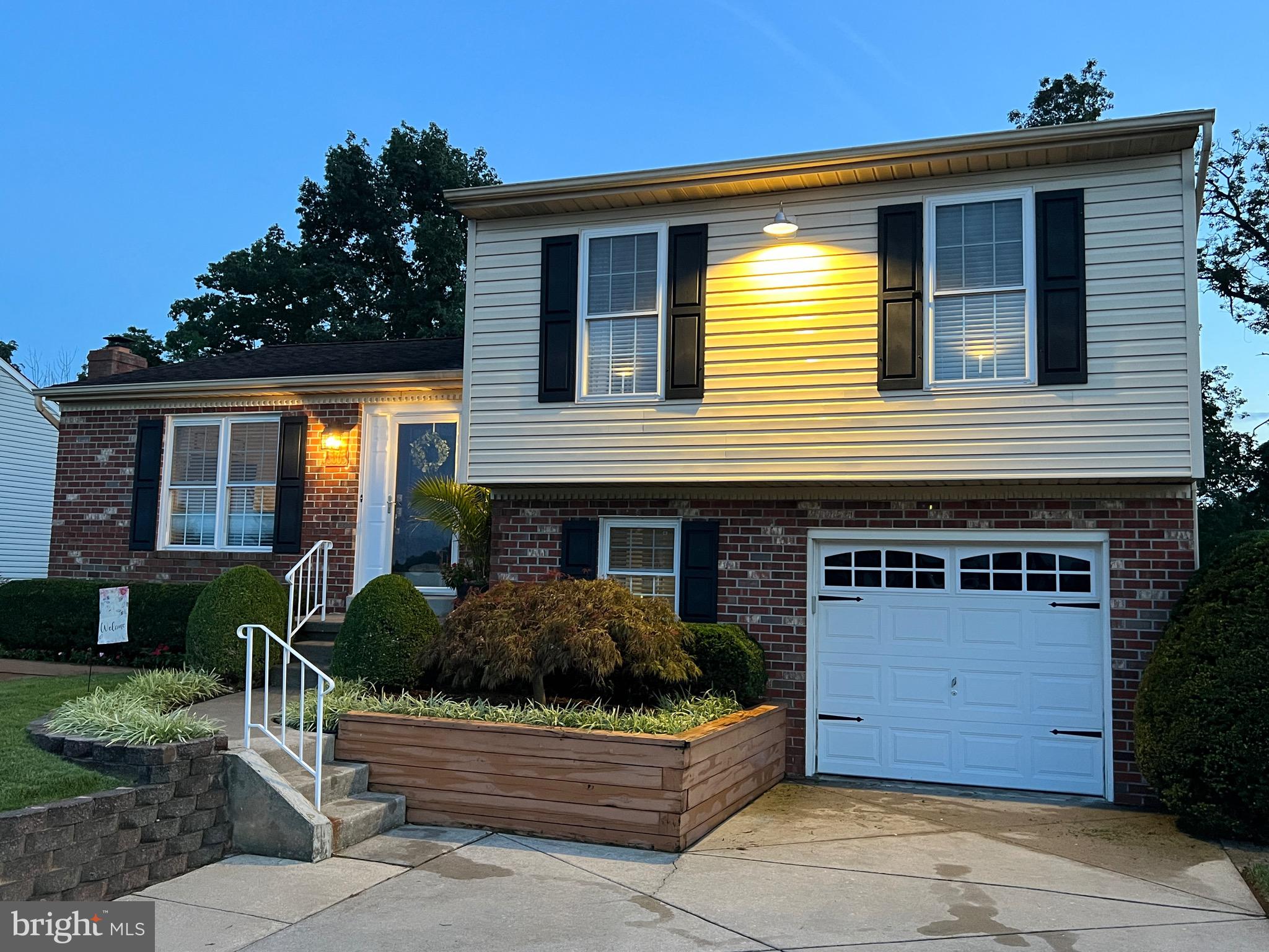 SEVEN COURTS - Residential