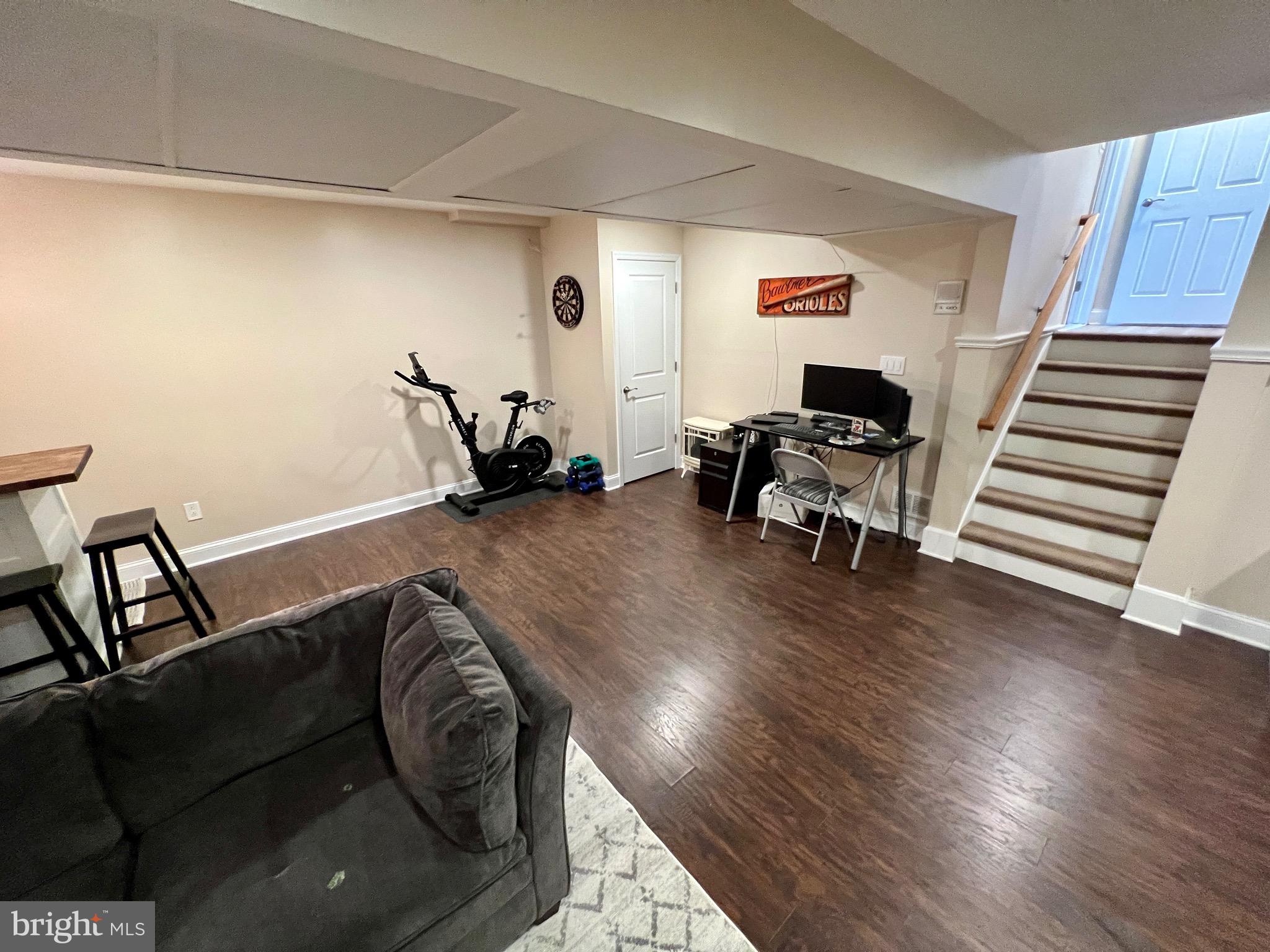 SEVEN COURTS - Residential