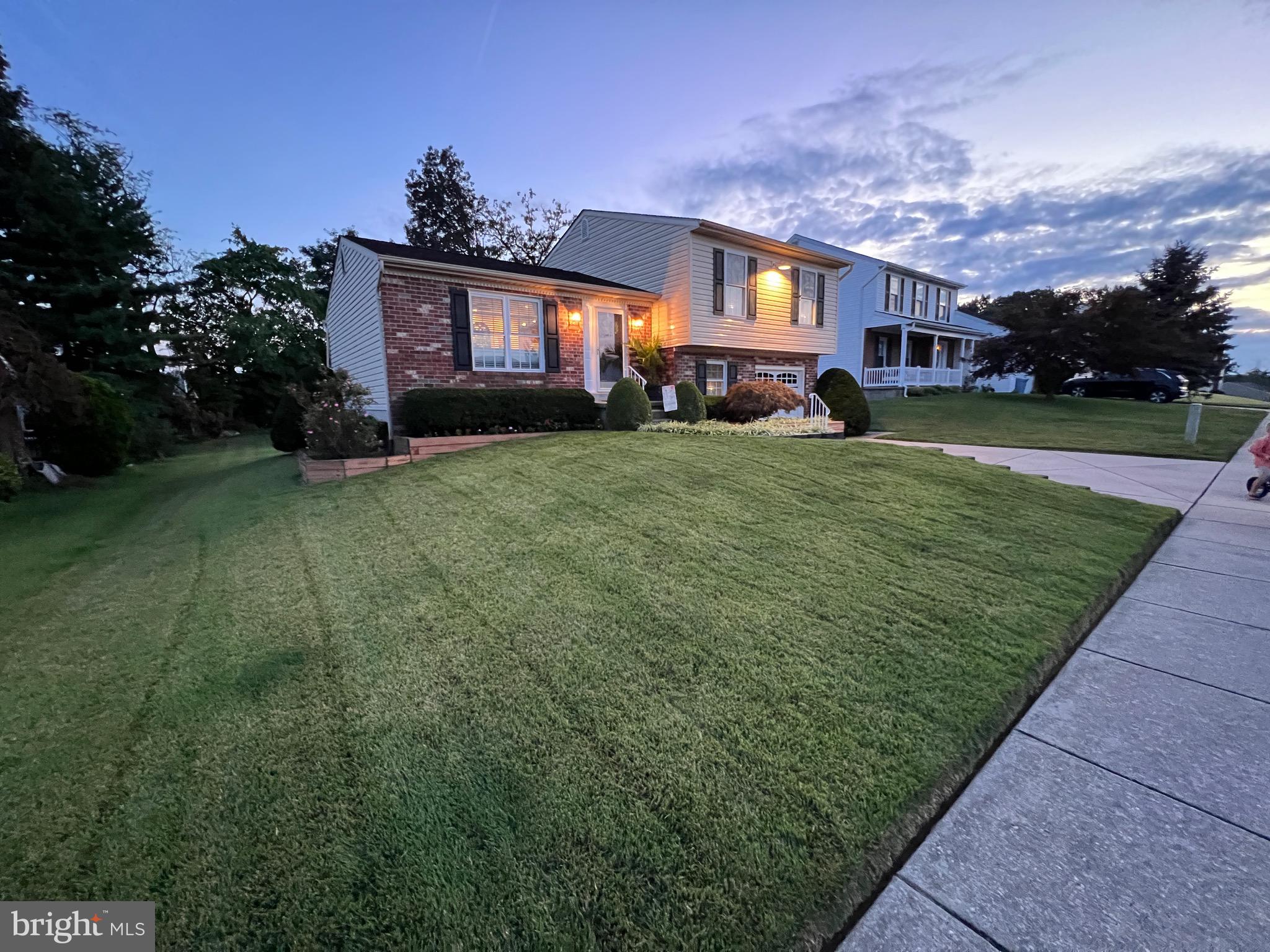 SEVEN COURTS - Residential