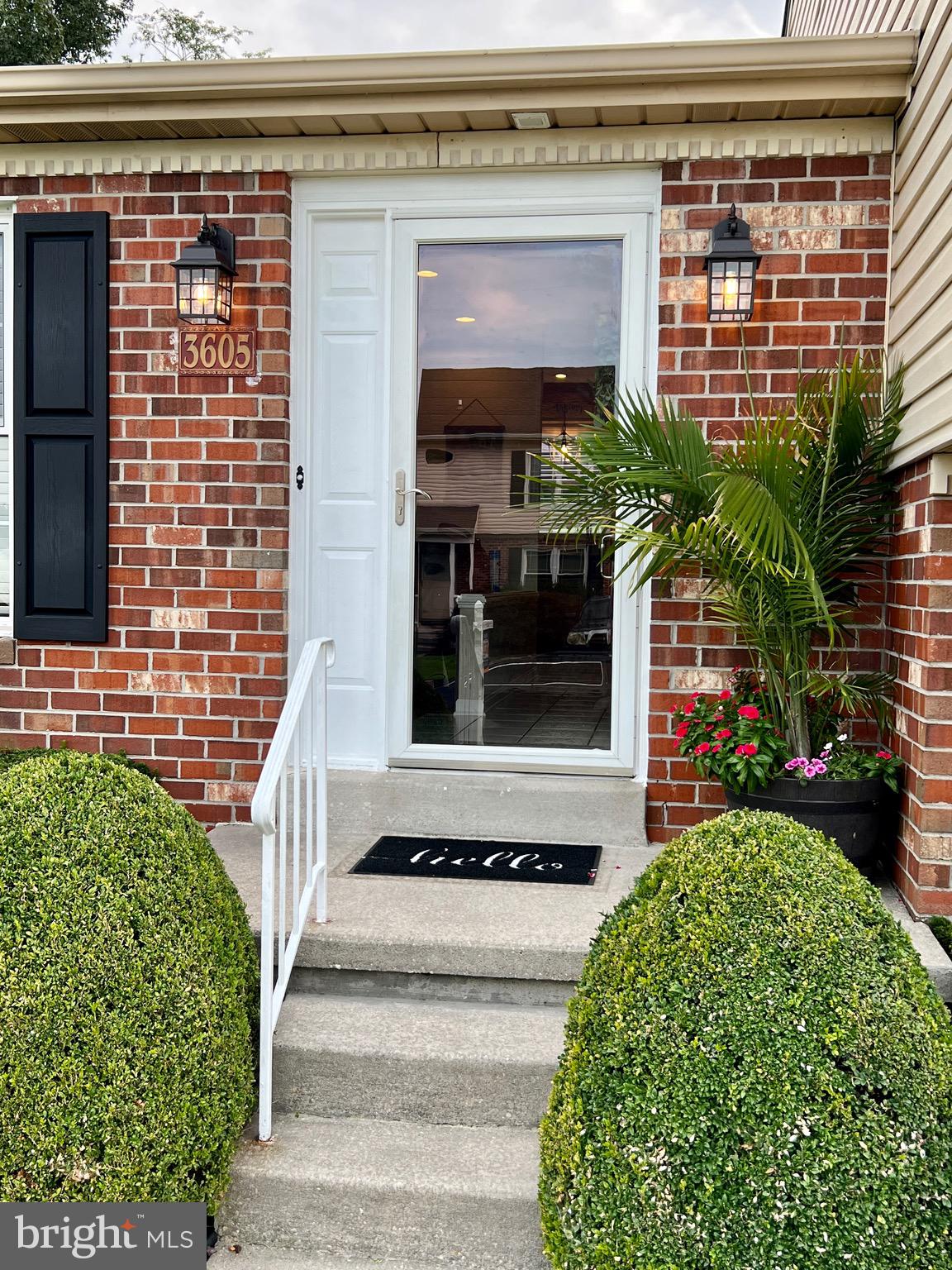 SEVEN COURTS - Residential