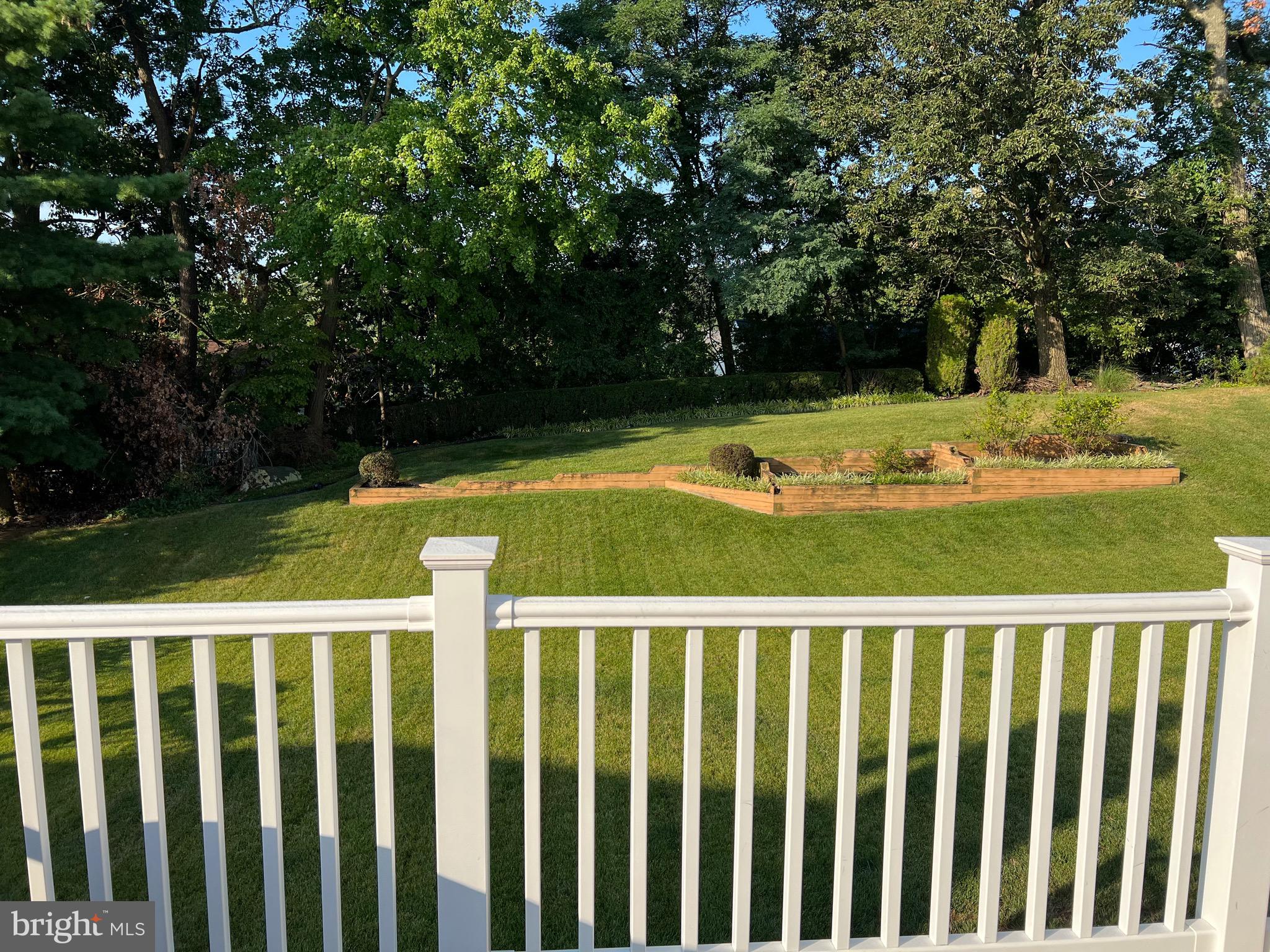 SEVEN COURTS - Residential