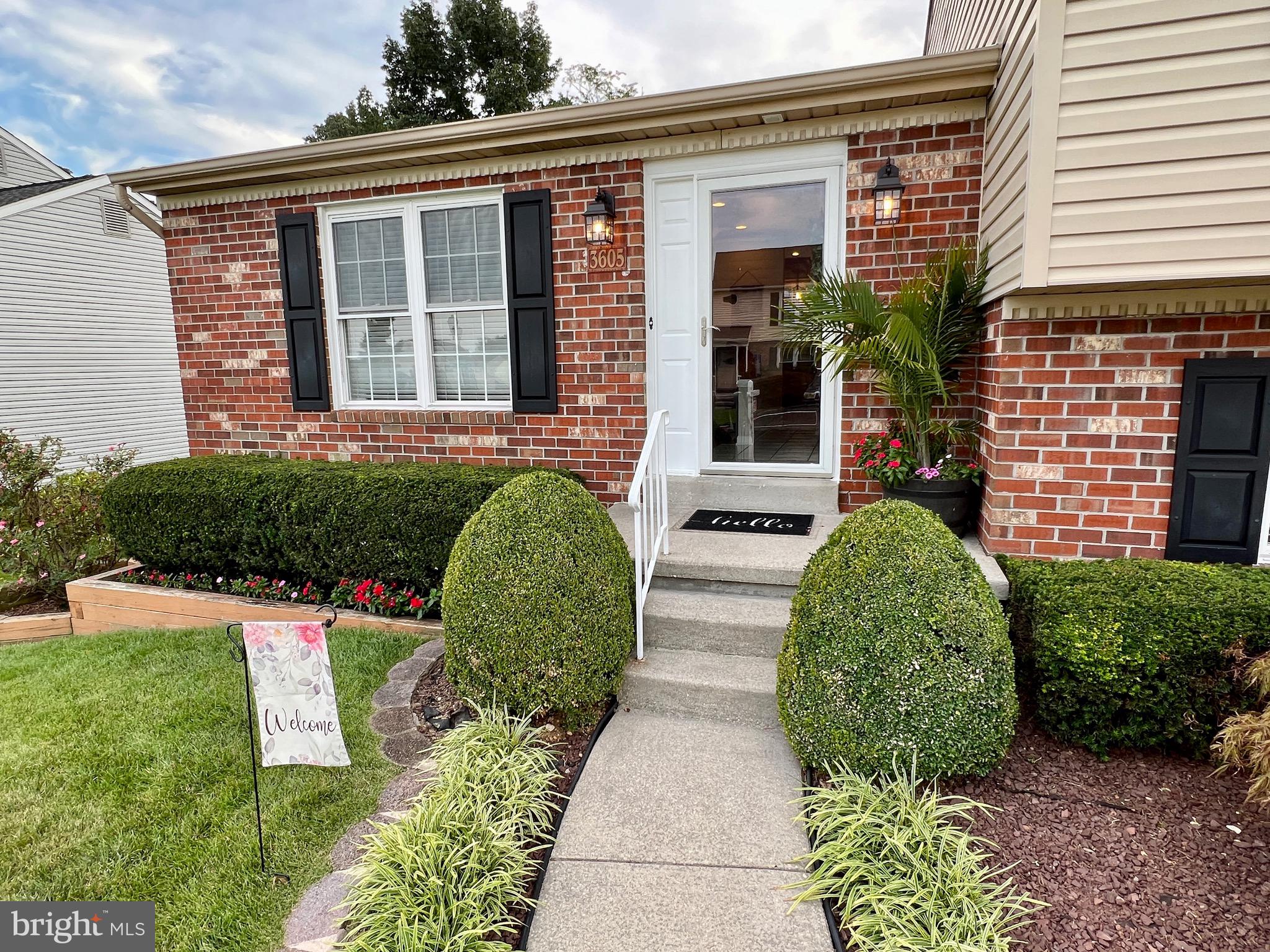 SEVEN COURTS - Residential