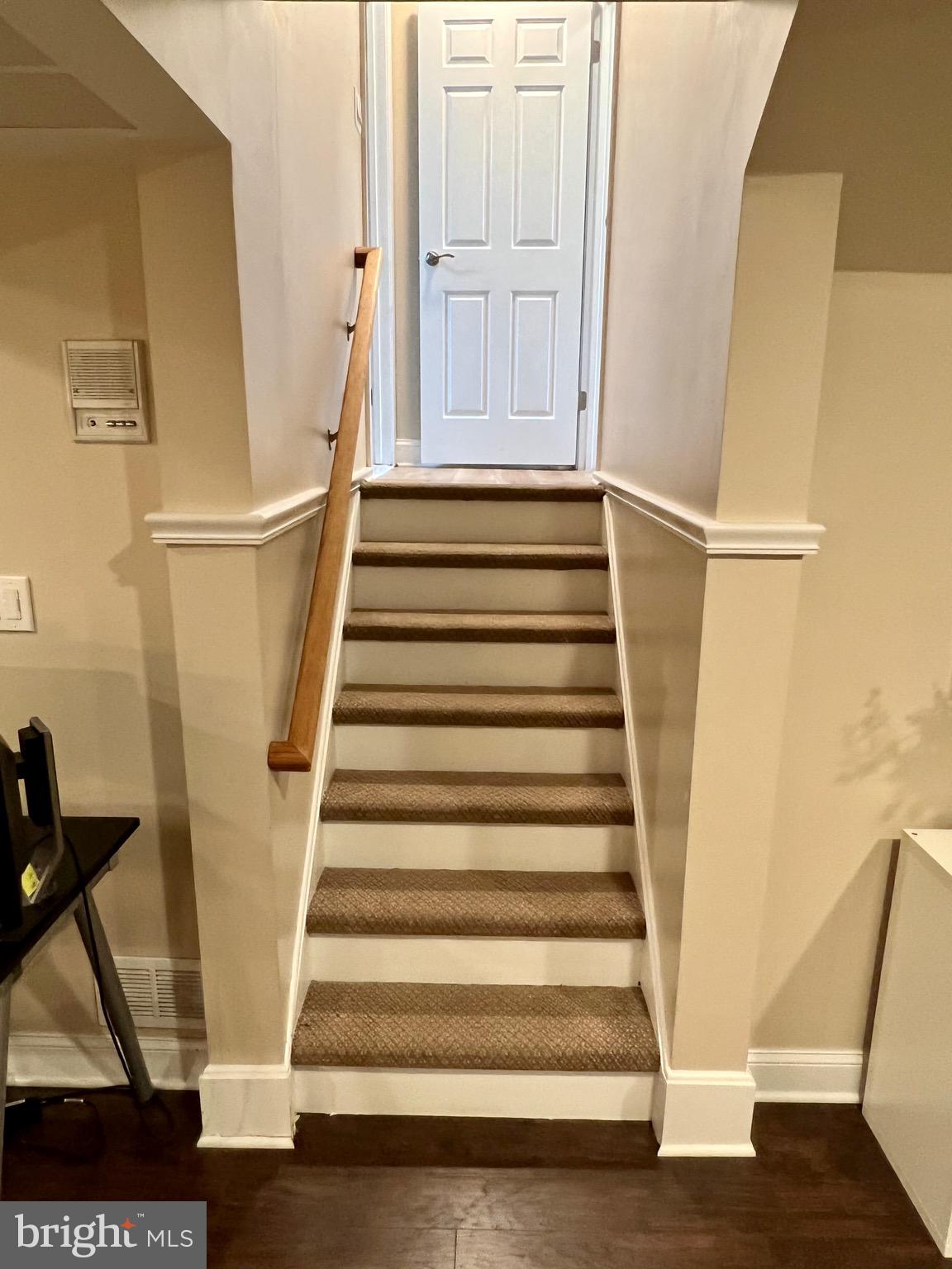 SEVEN COURTS - Residential