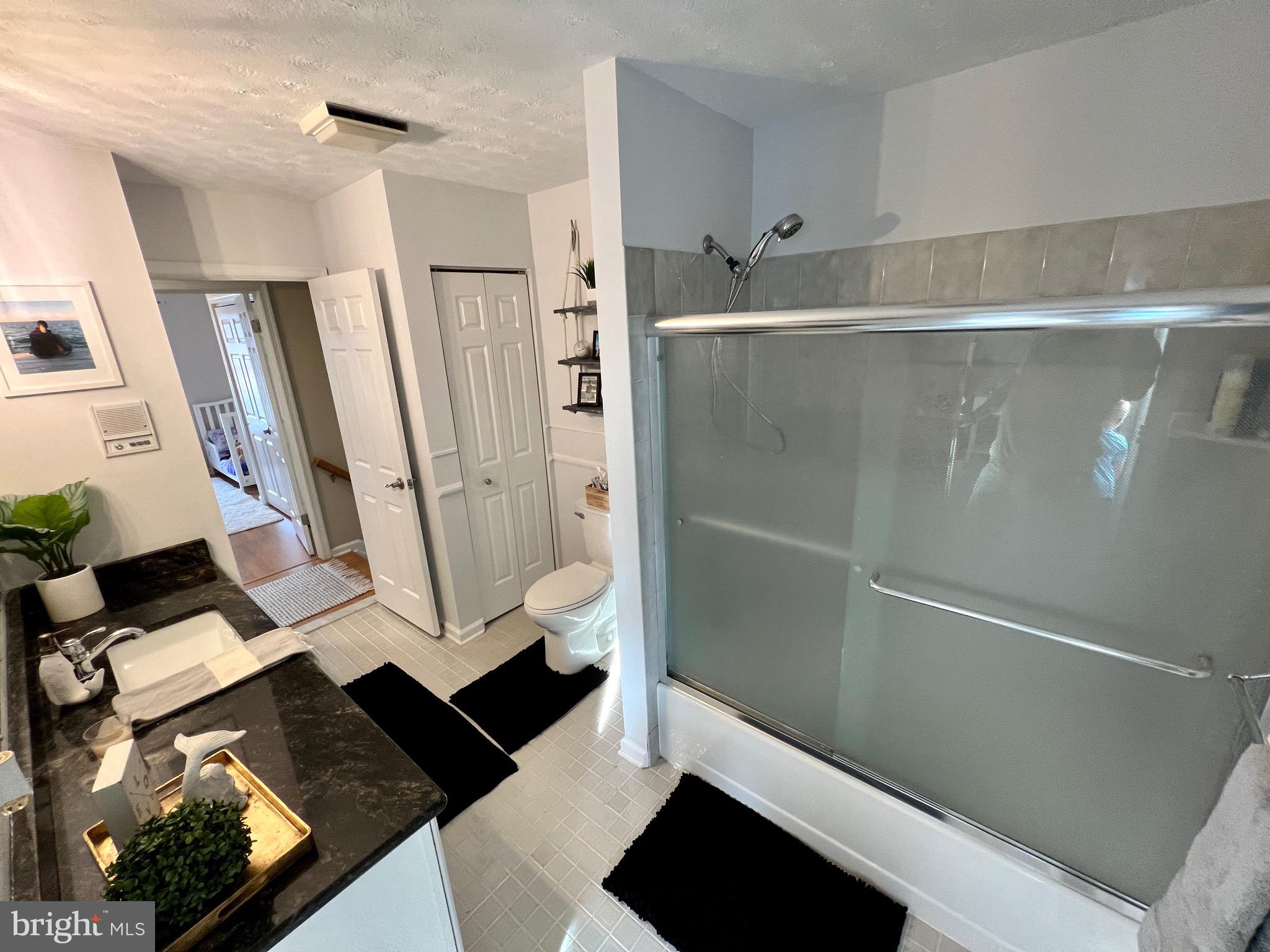 SEVEN COURTS - Residential